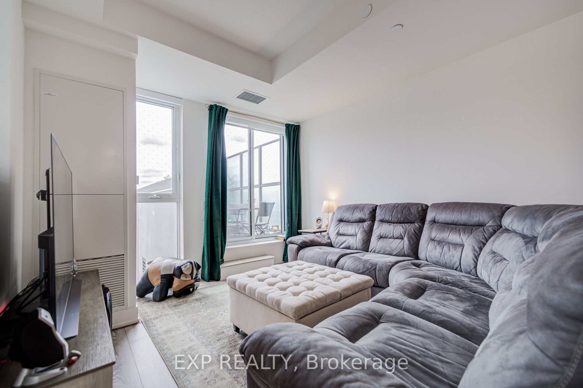 1285 Queen Street E 211, Toronto, ON M4L 1C2 photo 4