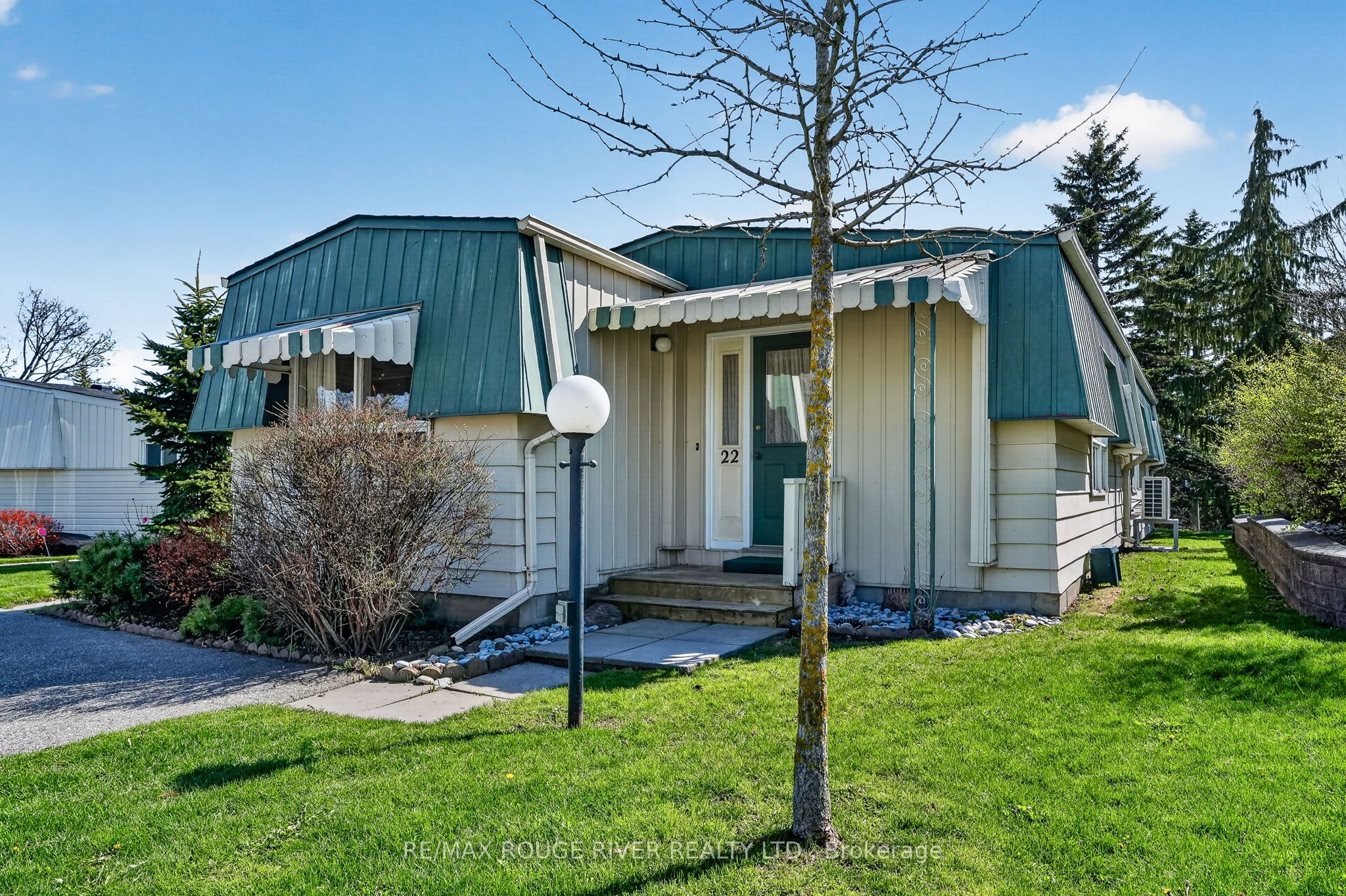 22 Eastbank Road, Clarington, ON L1B 1A4 photo 2