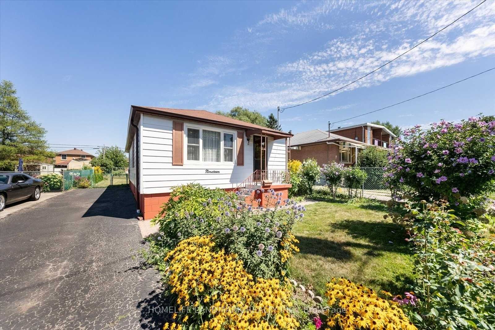 19 Winter Avenue (Full House), Toronto, ON M1K 4L6 photo 2