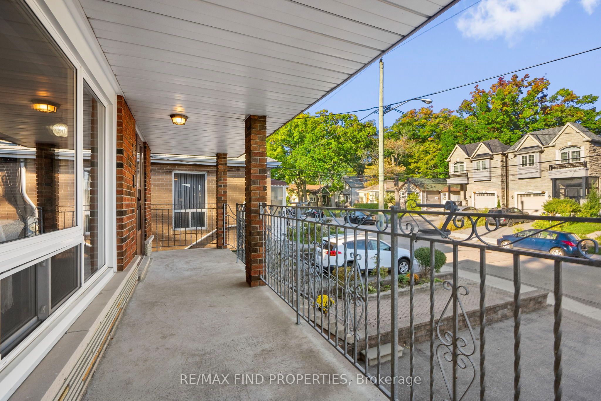 16 Mcdonald Avenue, Toronto, ON M1L 3Y8 photo 4