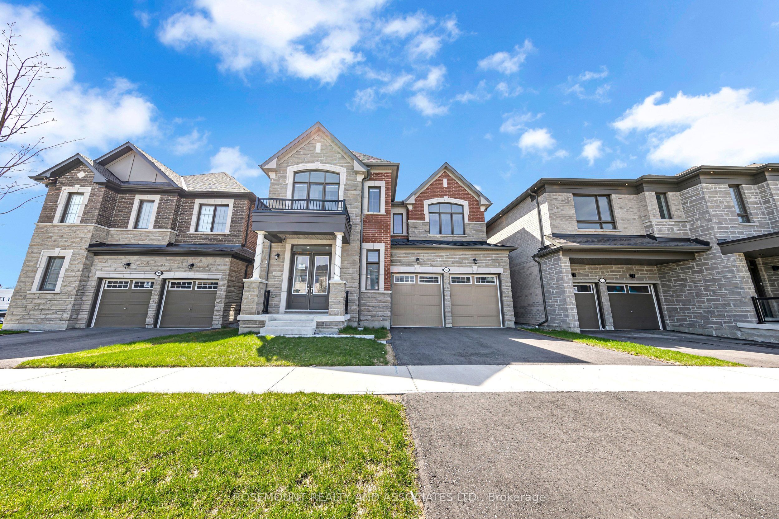 1423 Swallowtail Lane, Pickering, ON L1X 0N8 photo 2