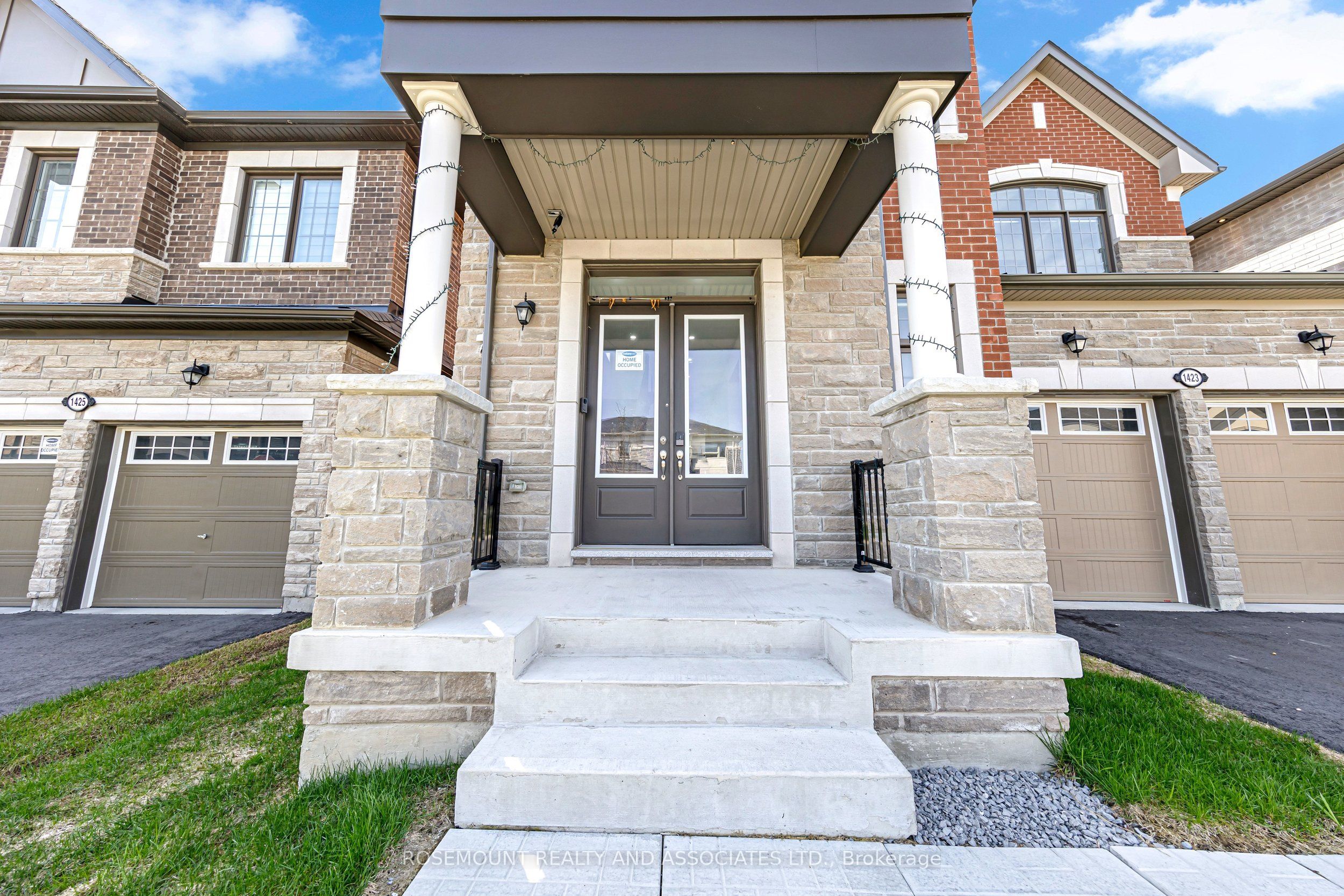 1423 Swallowtail Lane, Pickering, ON L1X 0N8 photo 3