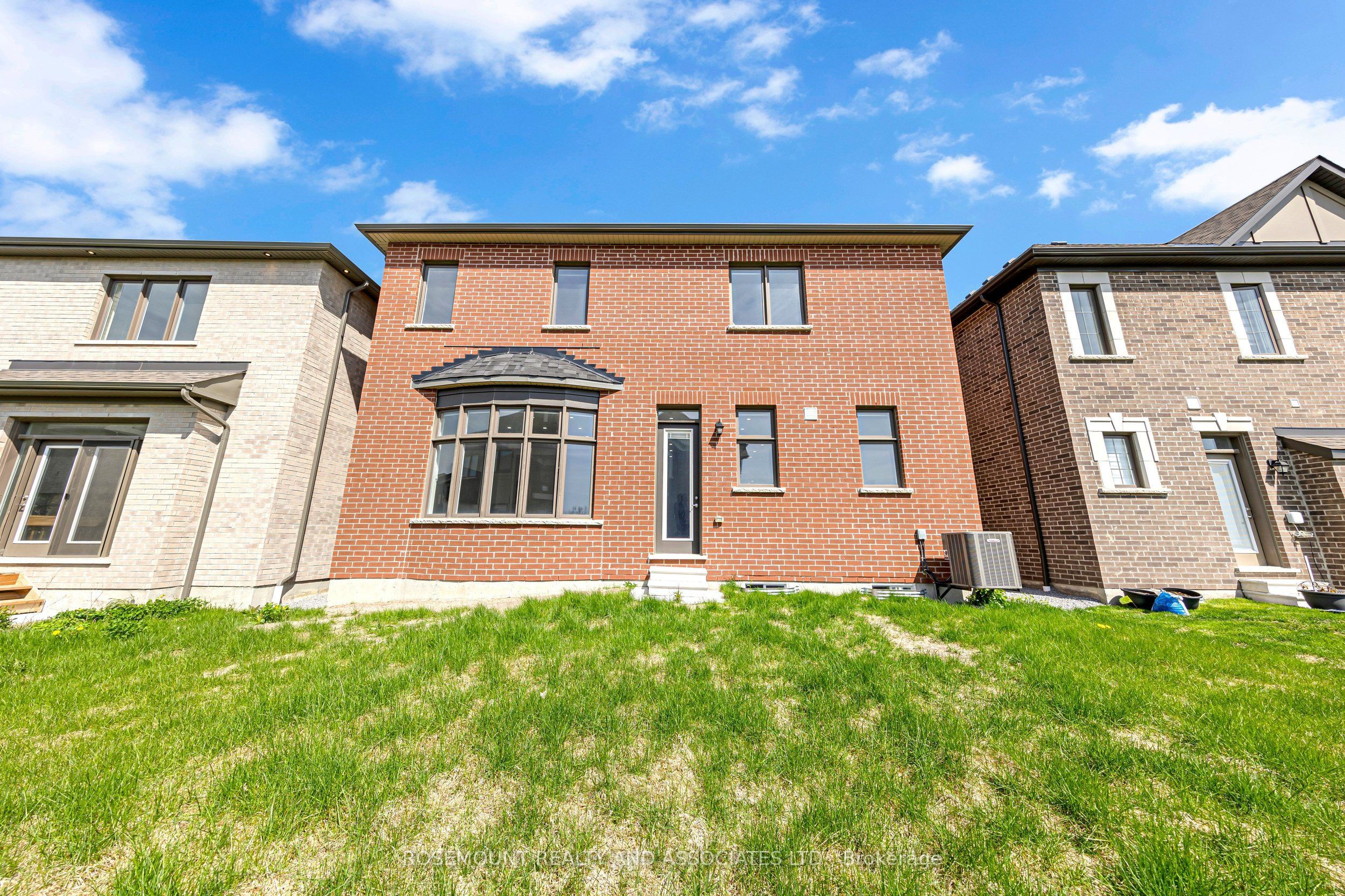 1423 Swallowtail Lane, Pickering, ON L1X 0N8 photo 4