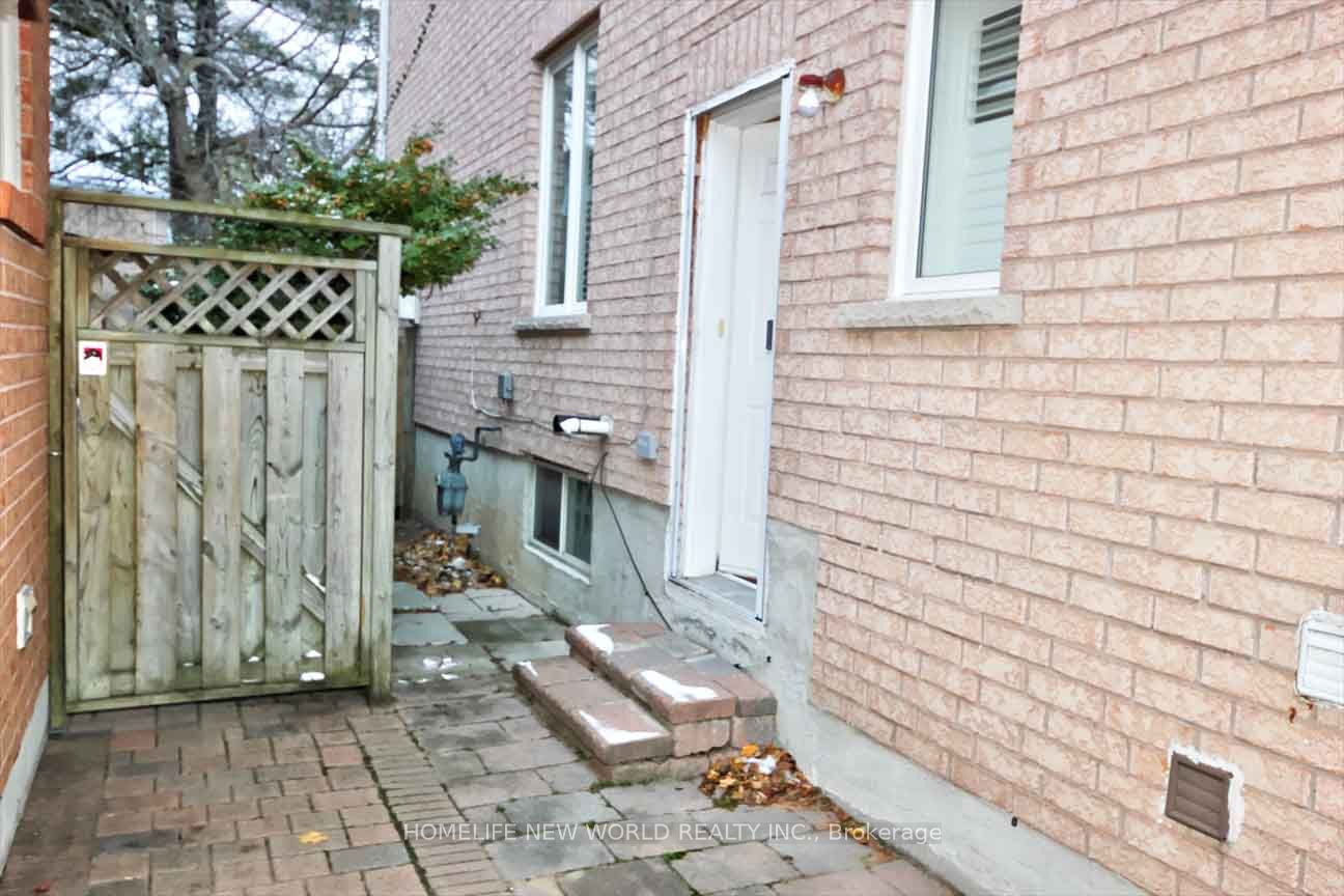 6 Mirrow Court E, Toronto, ON M1C 4Y7 photo 2