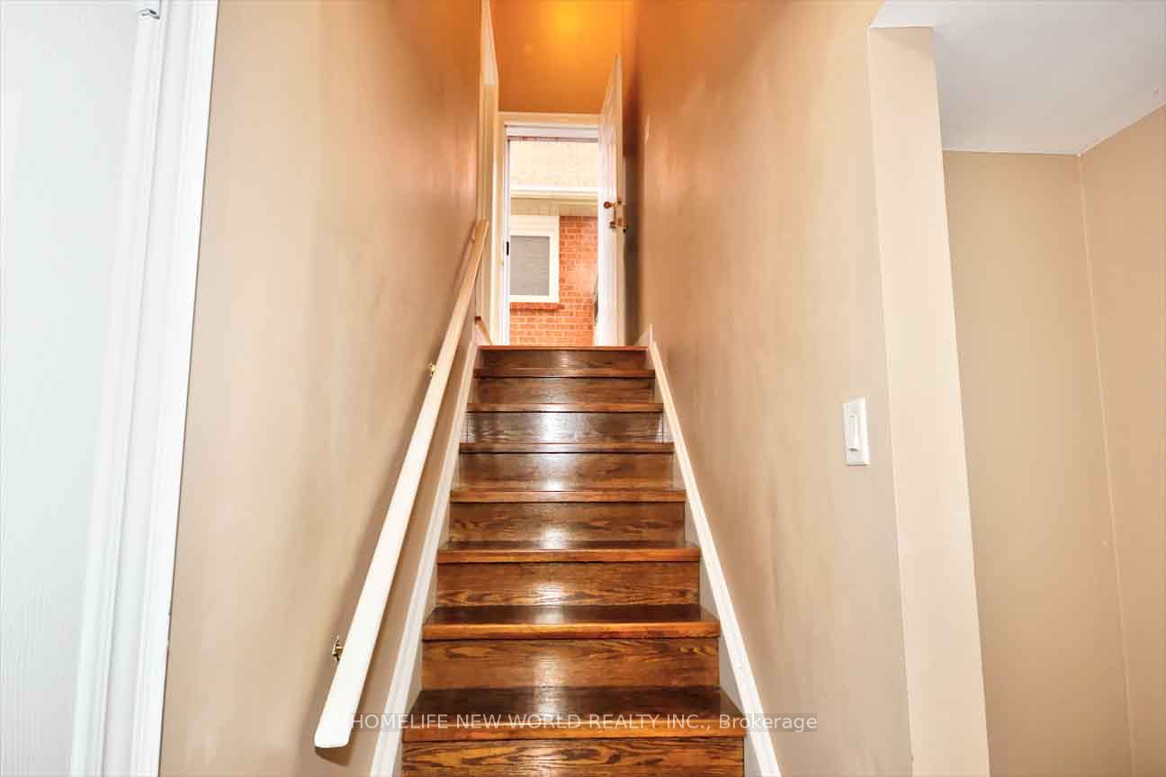 6 Mirrow Court E, Toronto, ON M1C 4Y7 photo 3