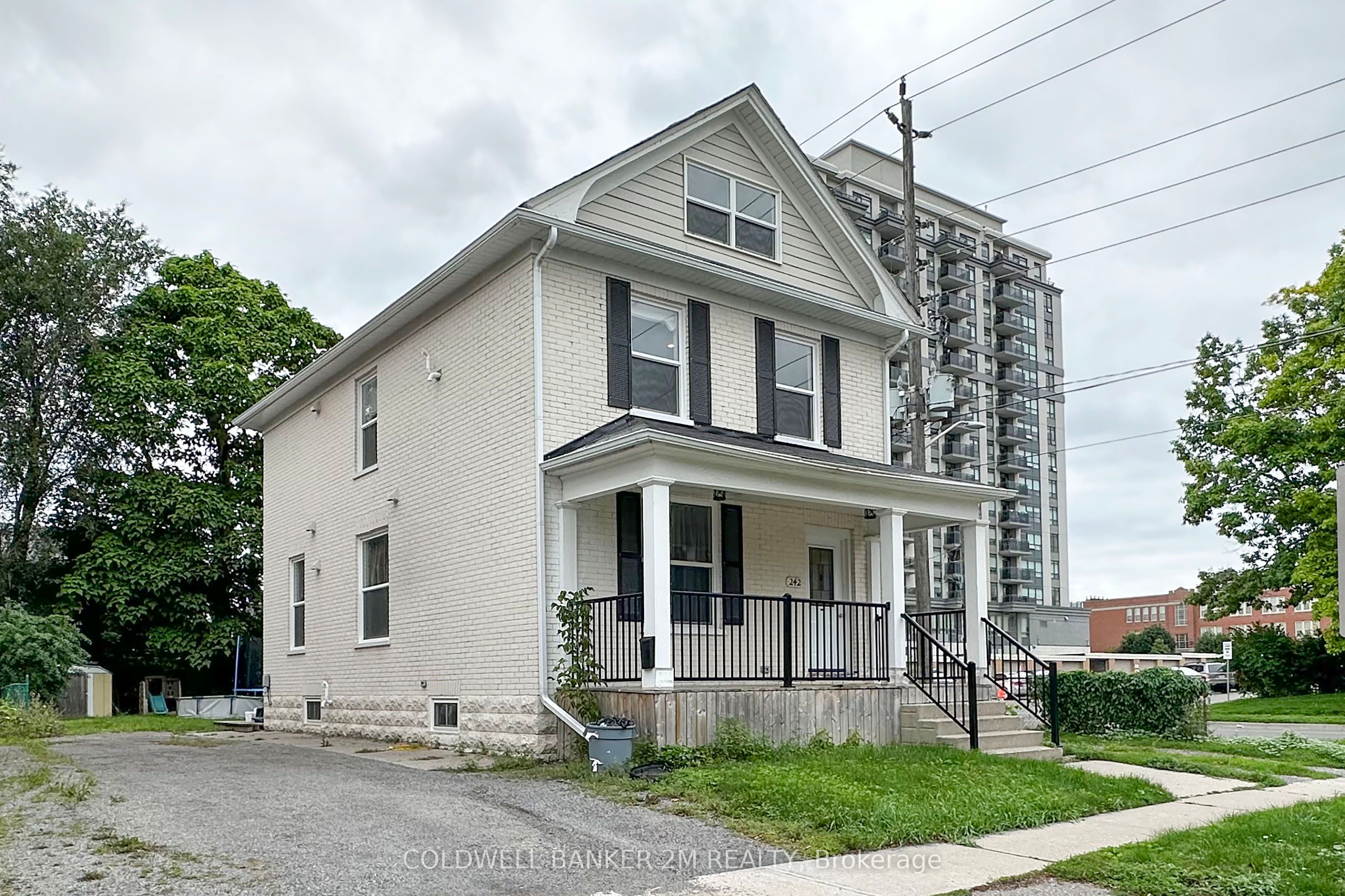 242 Kendal Avenue 2, Oshawa, ON L1G 5B5 photo 2