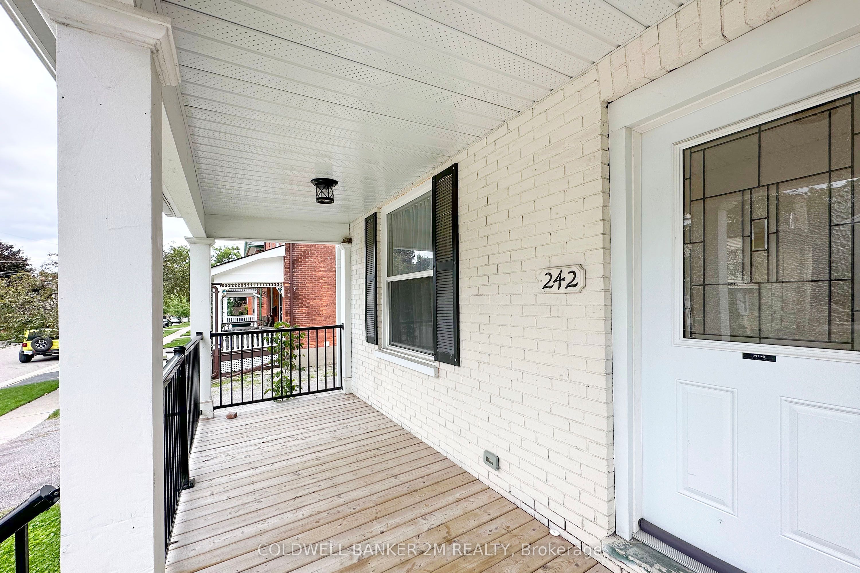 242 Kendal Avenue 2, Oshawa, ON L1G 5B5 photo 3