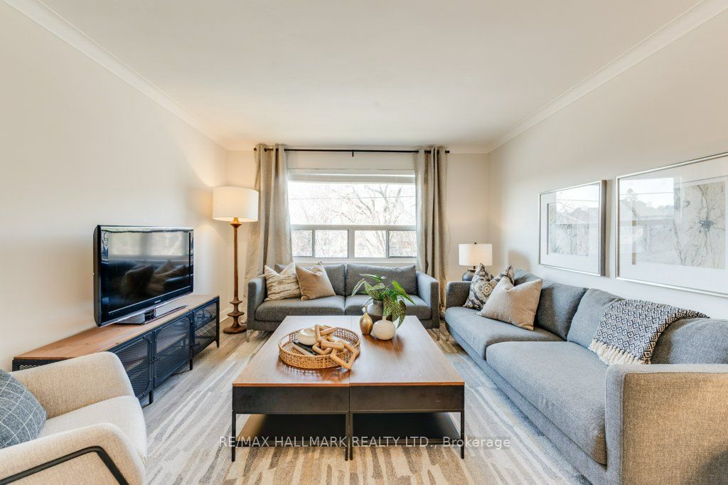 225 Woodville Avenue Main, Toronto, ON M4J 2R4 photo 2