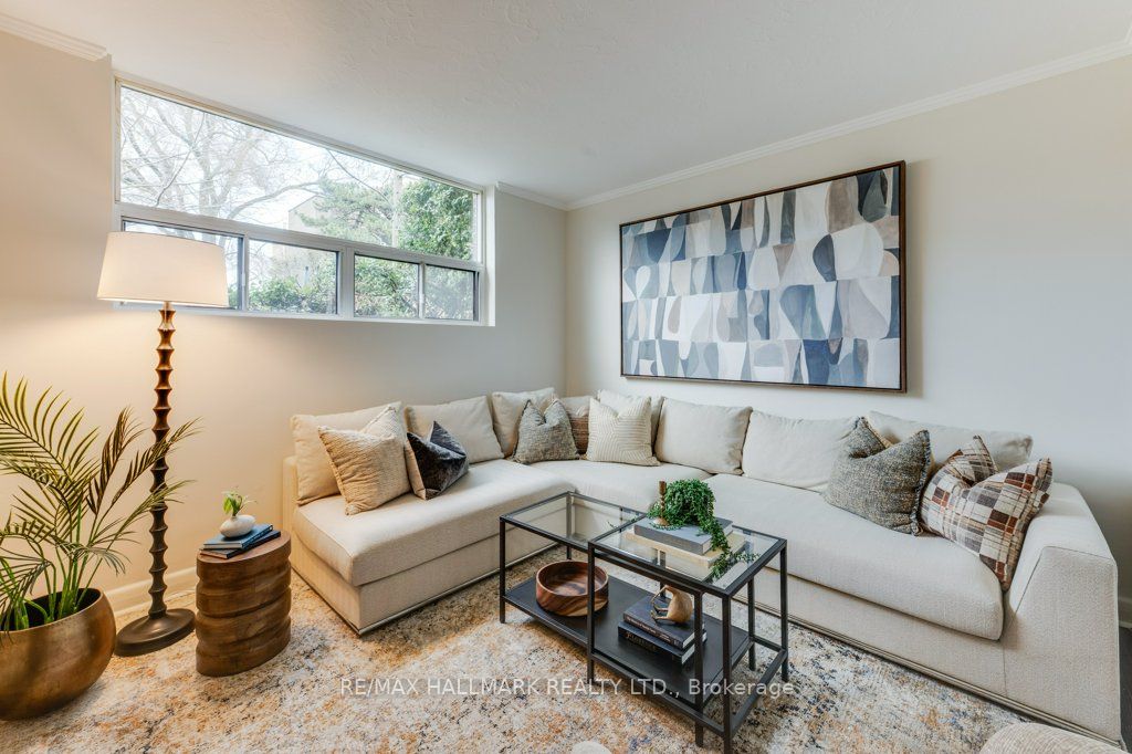 225 Woodville Avenue Lower, Toronto, ON M4J 2R4
