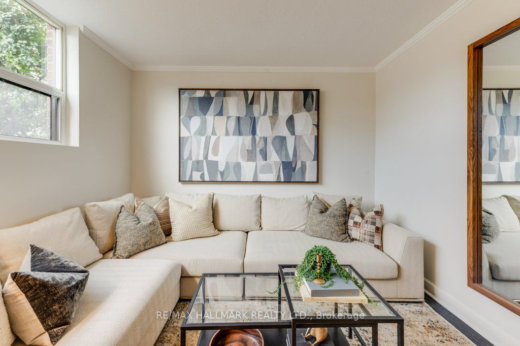 225 Woodville Avenue Lower, Toronto, ON M4J 2R4 photo 3