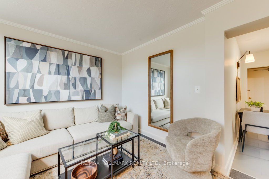 225 Woodville Avenue Lower, Toronto, ON M4J 2R4 photo 4
