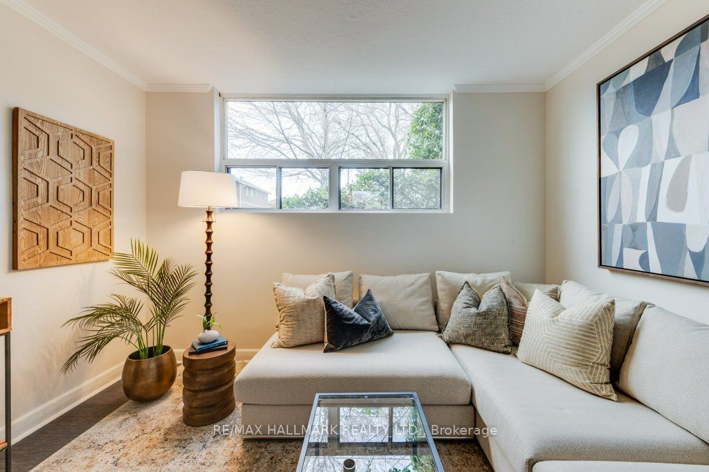 225 Woodville Avenue Lower, Toronto, ON M4J 2R4 photo 5