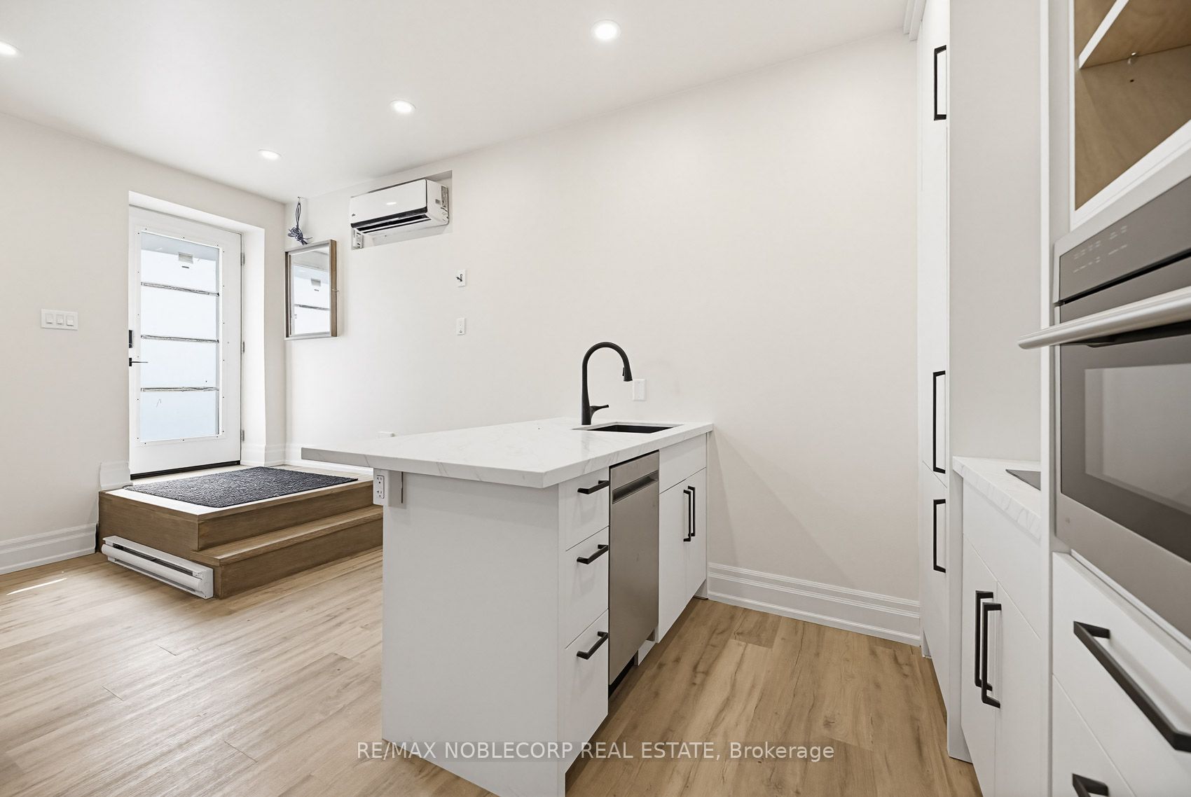 108 Enderby Road 5, Toronto, ON M4E 2S5 photo 5