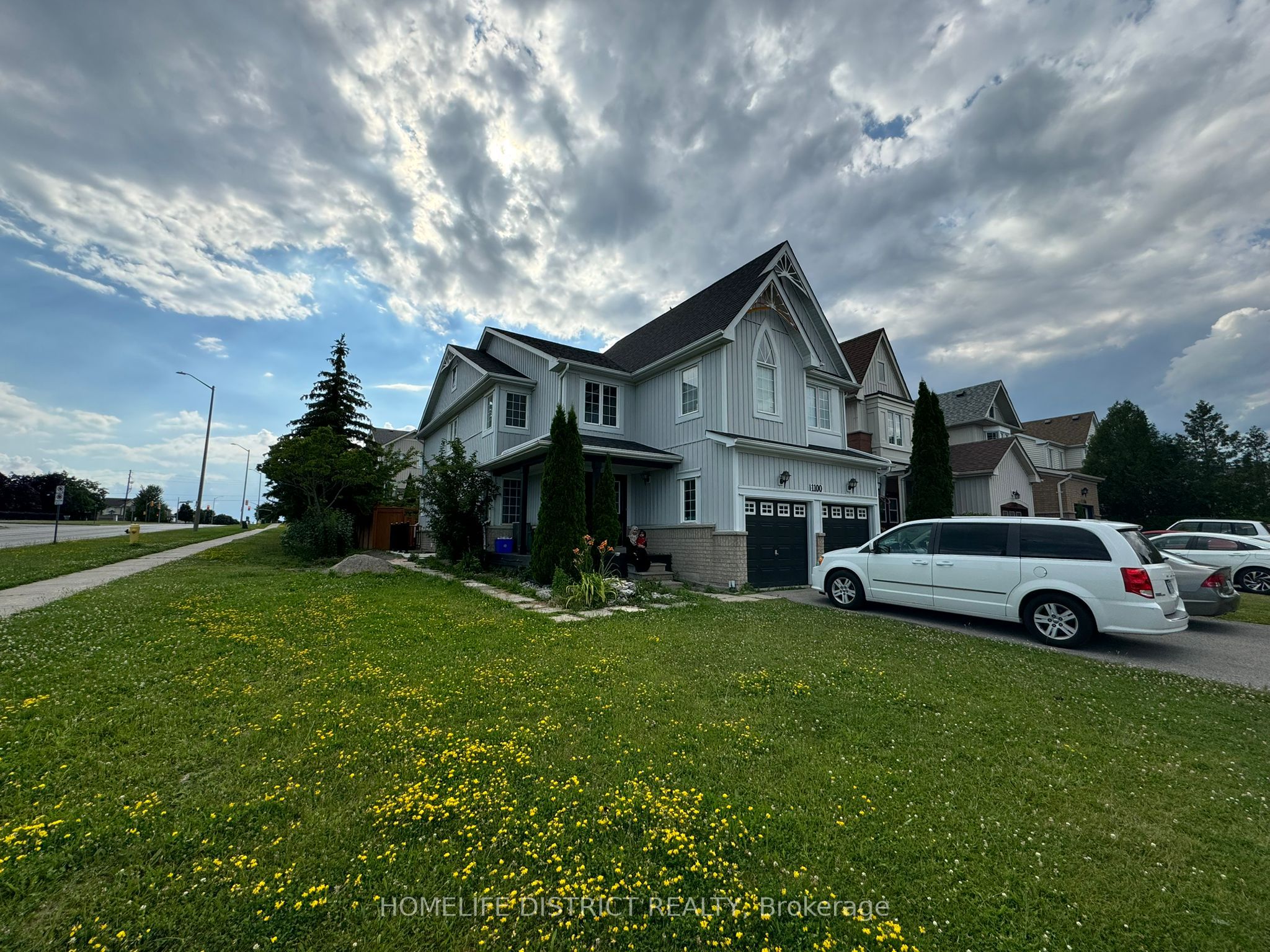 1100 Ashgrove Crescent, Oshawa, ON L1K 2W4