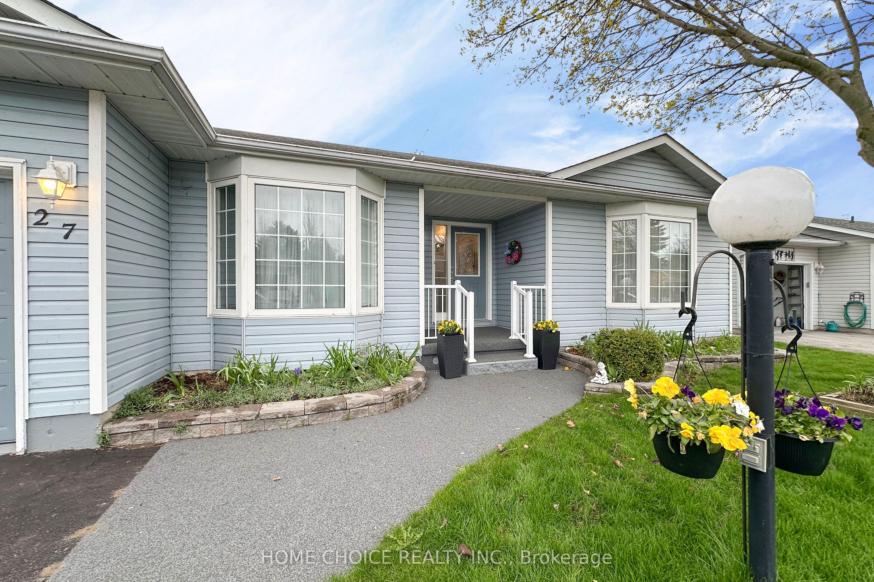 27 Niagara Trail, Clarington, ON L1B 1A2 photo 2