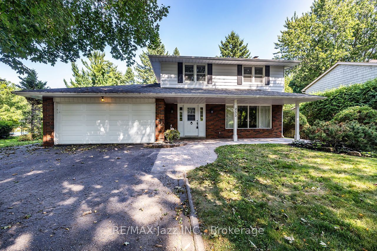 233 Wellington Street, Whitby, ON L1N 5L7 photo 2