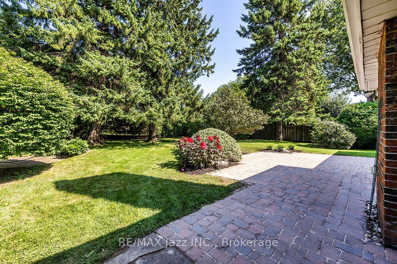 233 Wellington Street, Whitby, ON L1N 5L7 photo 4