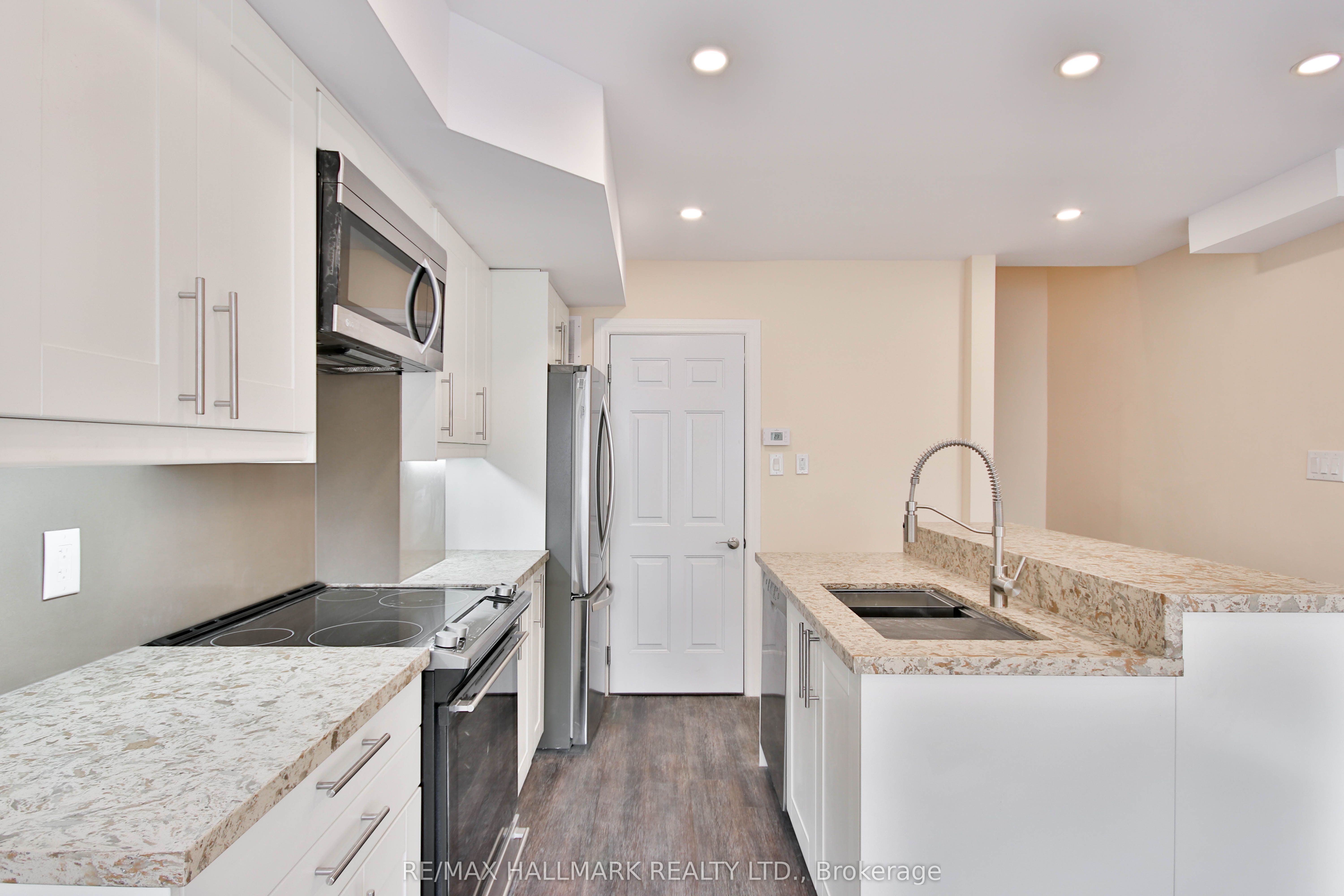795 Broadview Avenue 2, Toronto, ON M4K 2P8 photo 3