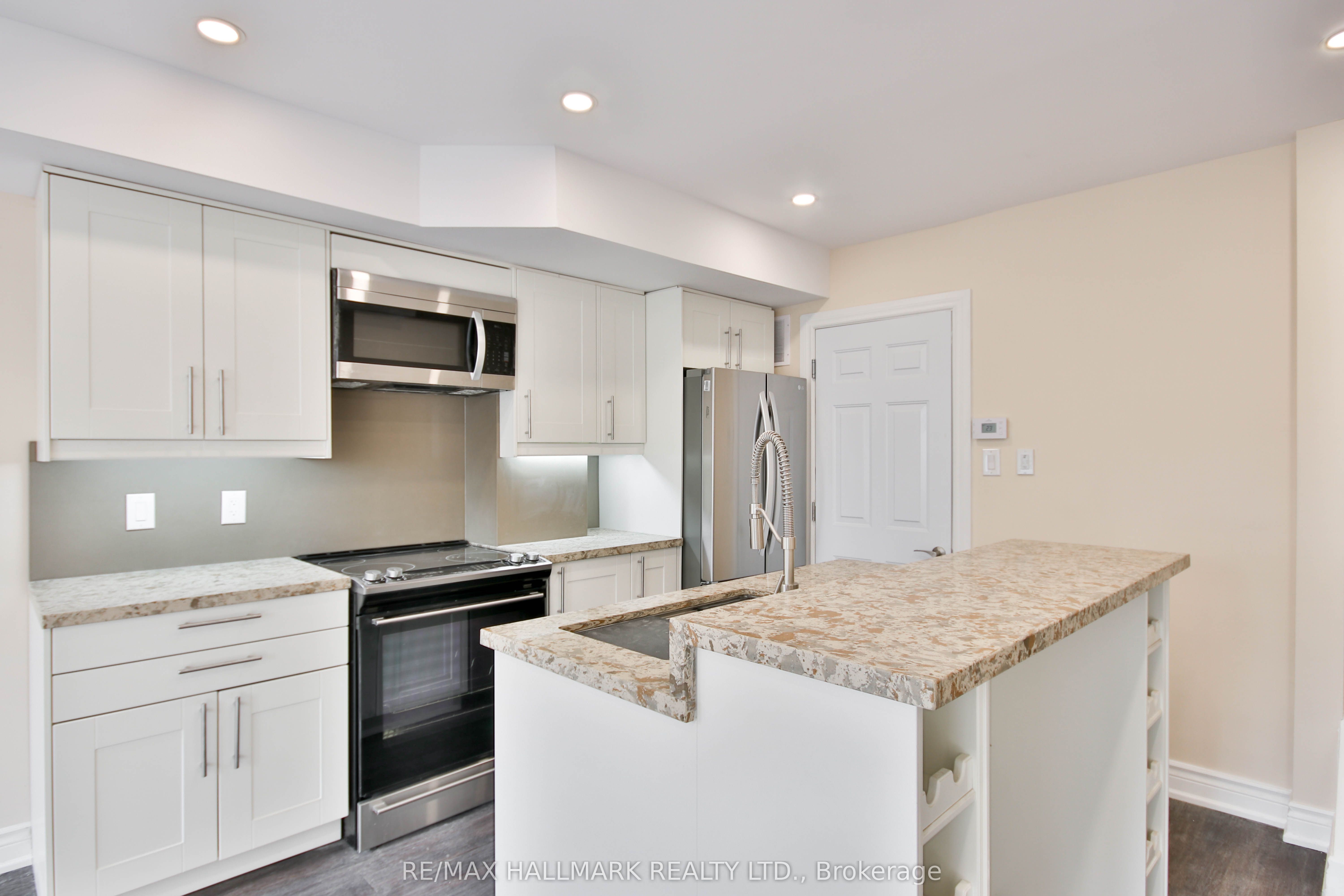 795 Broadview Avenue 2, Toronto, ON M4K 2P8 photo 4