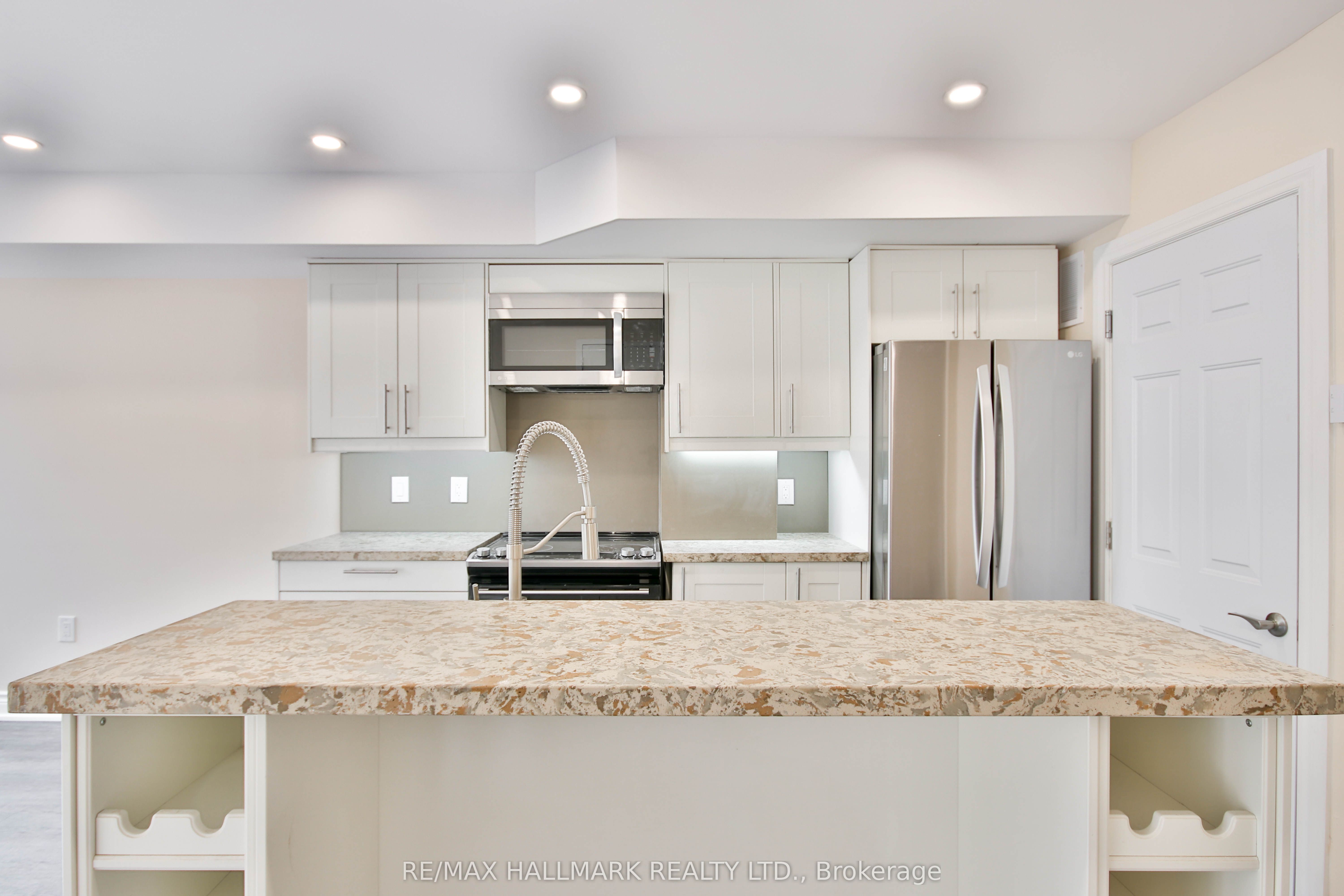 795 Broadview Avenue 2, Toronto, ON M4K 2P8 photo 5