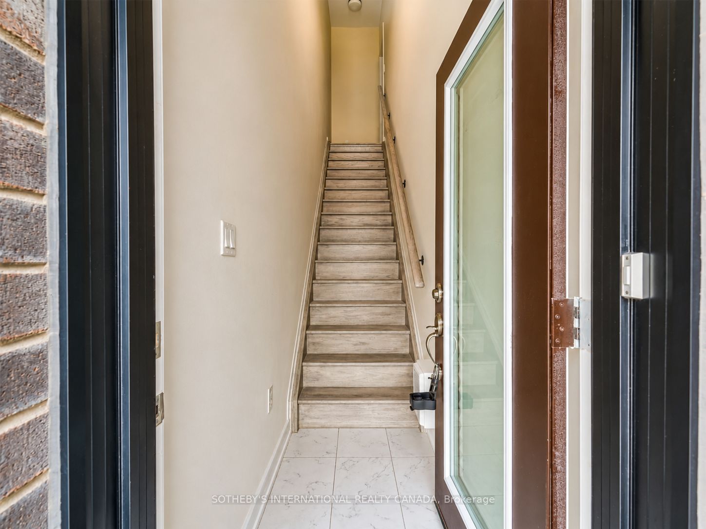 2550 Castlegate Crossing 419, Pickering, ON L1X 0H6 photo 3