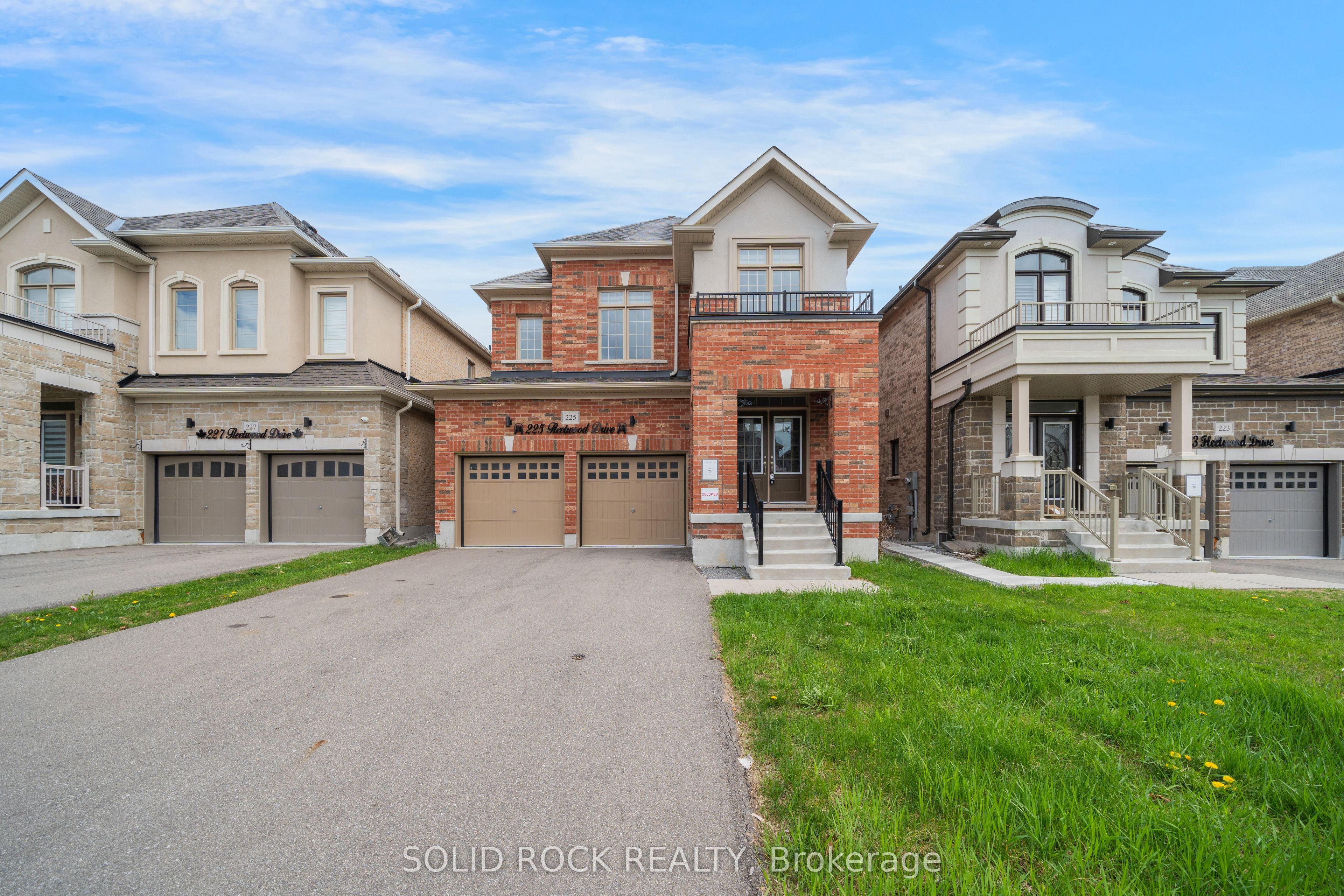 225 Fleetwood Drive, Oshawa, ON L1T 3E7