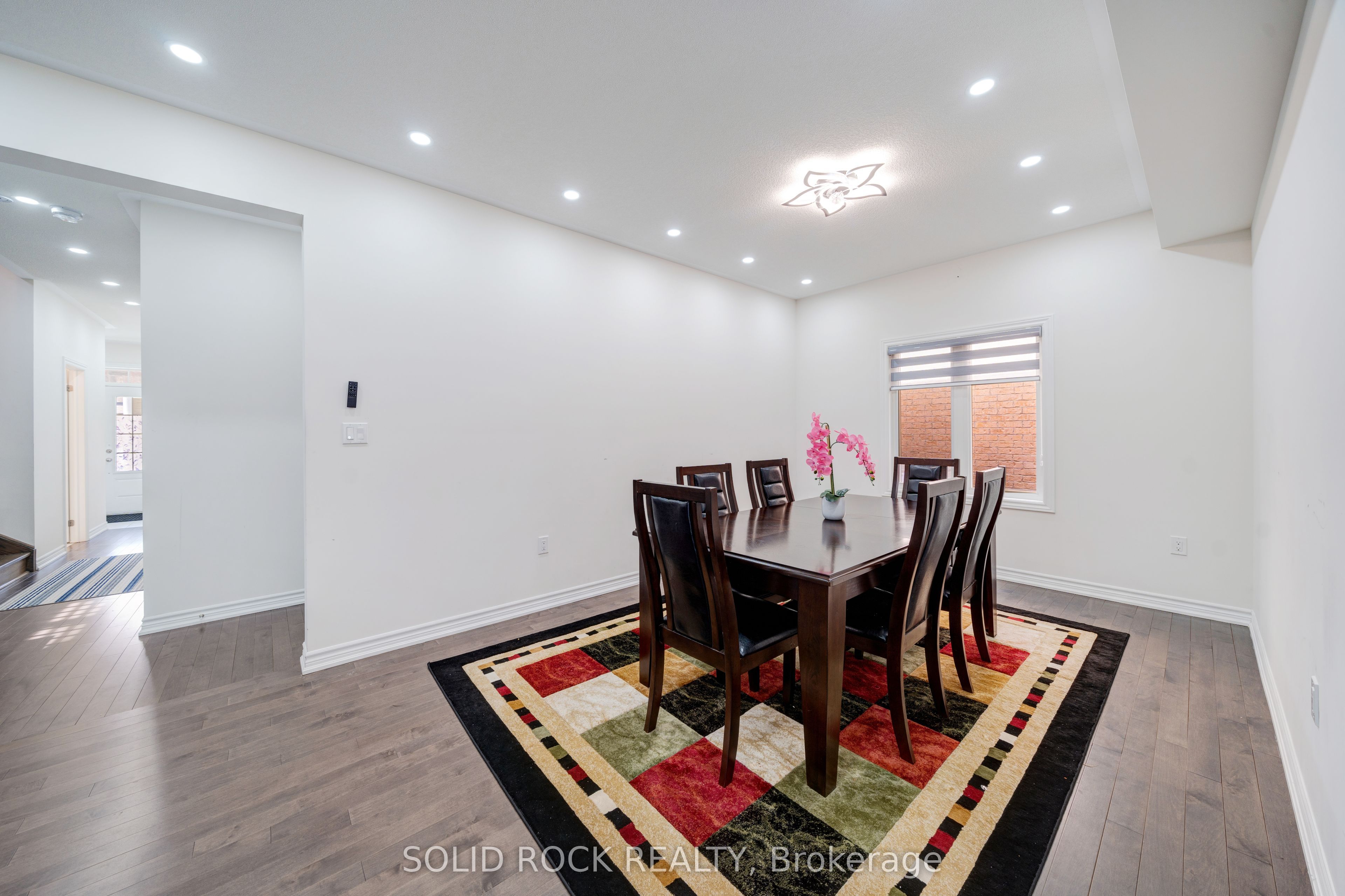 225 Fleetwood Drive, Oshawa, ON L1T 3E7 photo 4