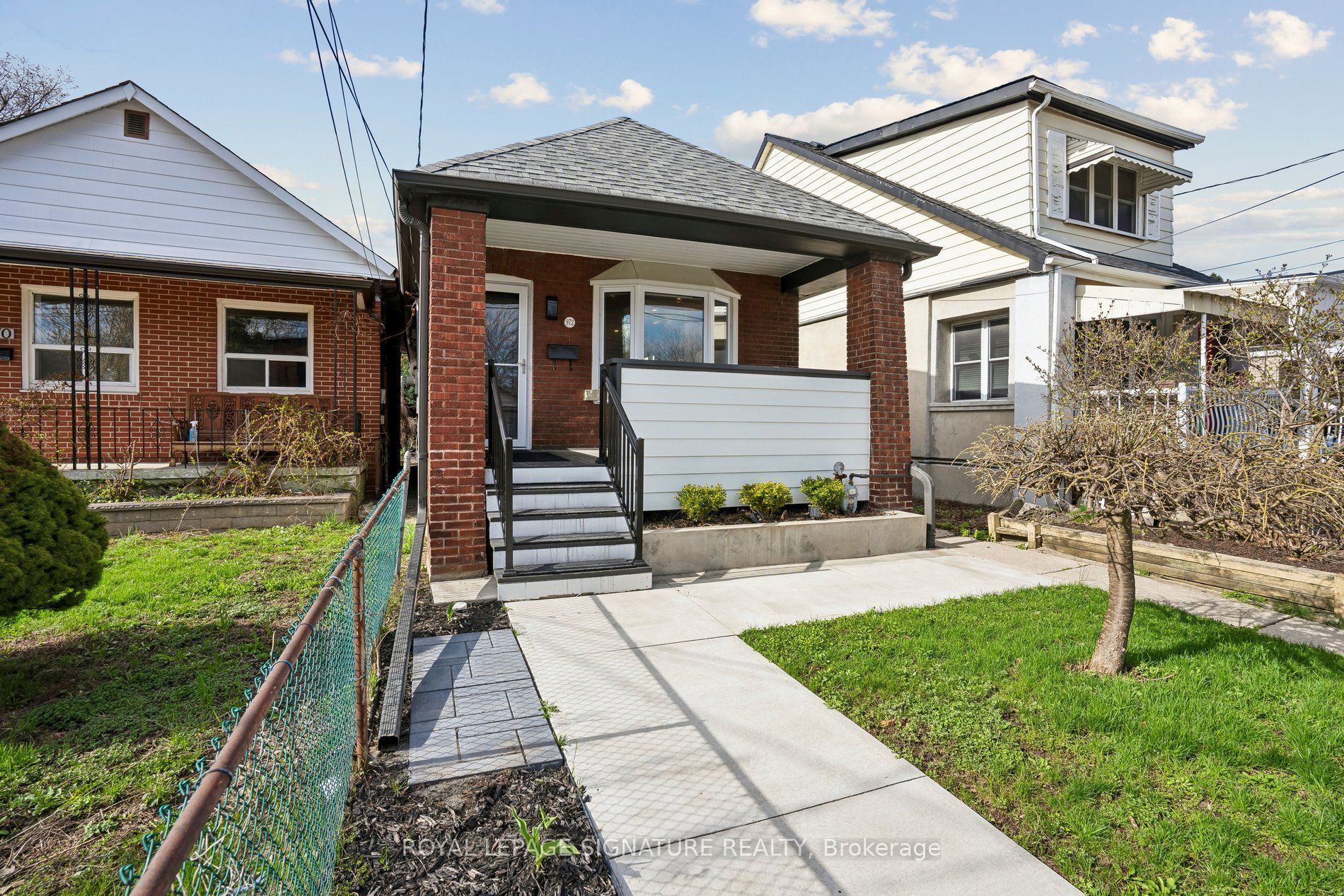 972 Cosburn Avenue, Toronto, ON M4C 2W9