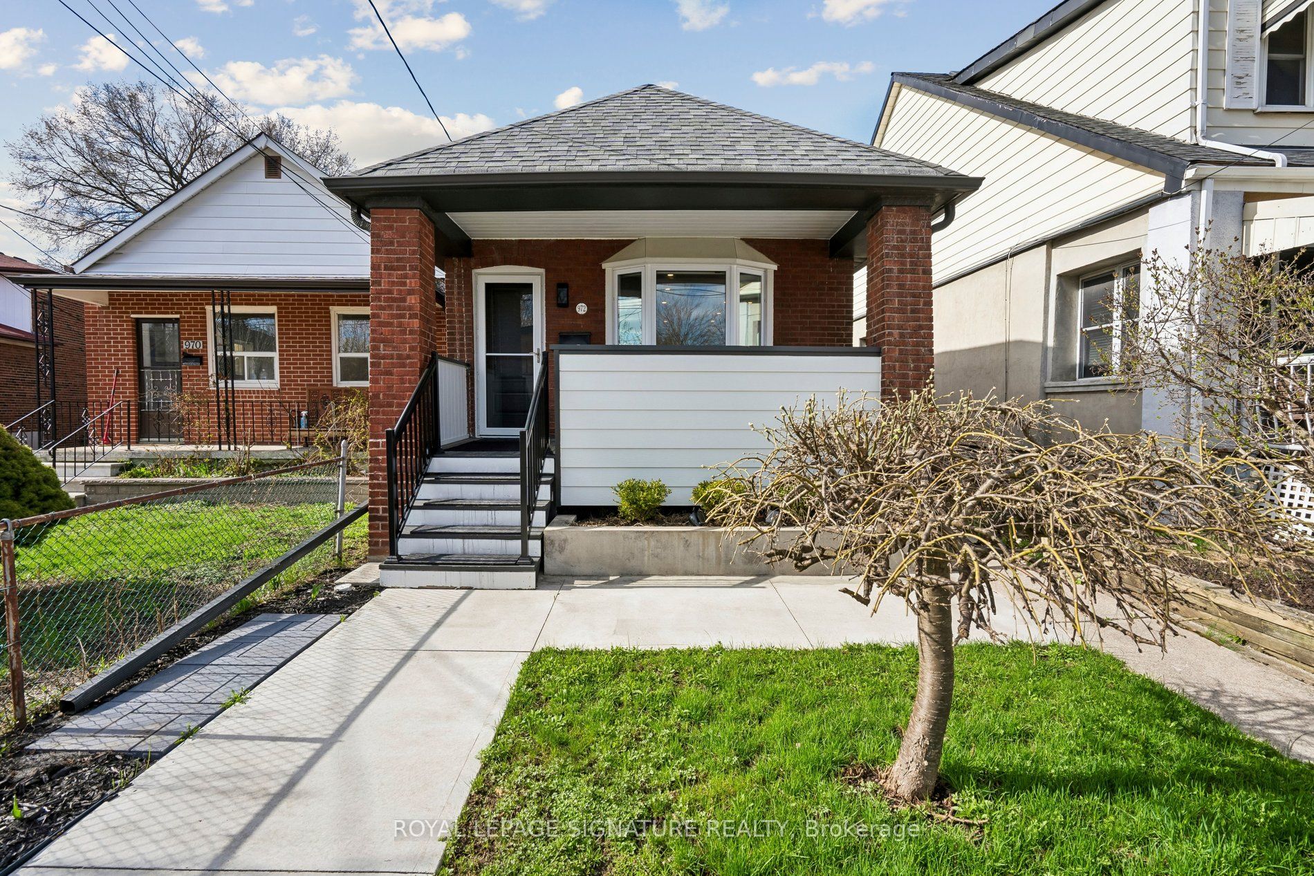 972 Cosburn Avenue, Toronto, ON M4C 2W9 photo 2