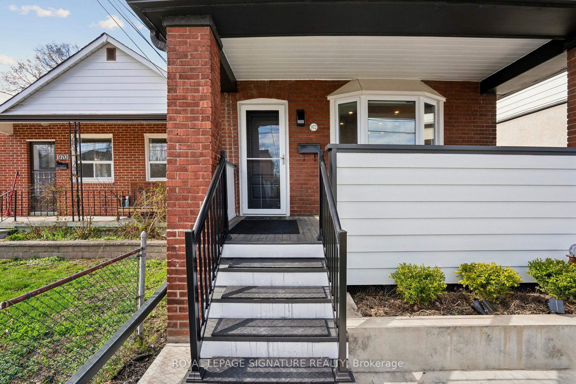 972 Cosburn Avenue, Toronto, ON M4C 2W9 photo 4