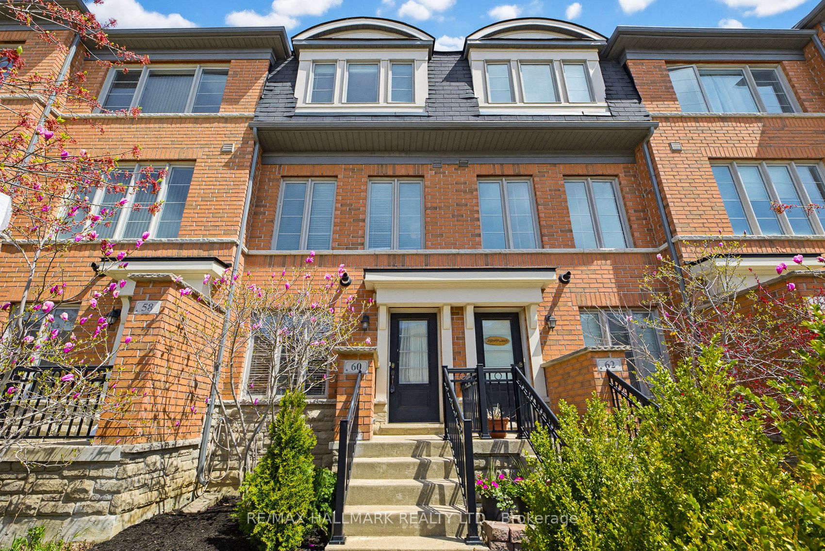 60 Belanger Crescent, Toronto, ON M1L 0H3 photo 2