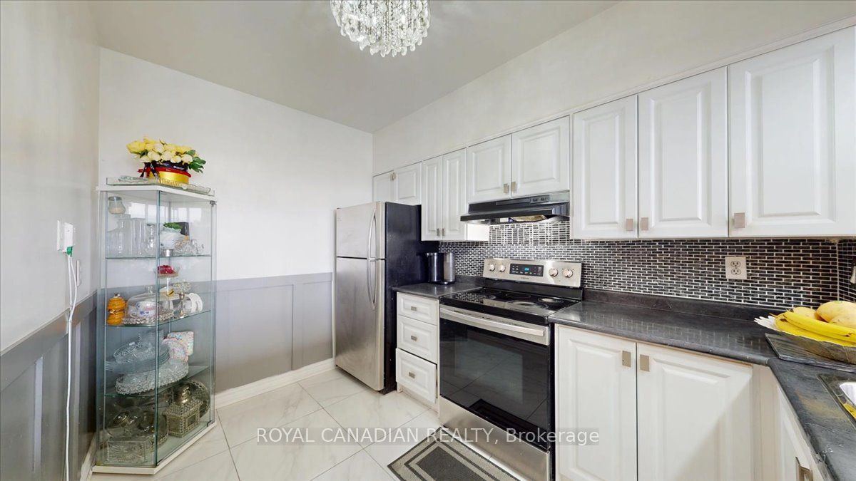 410 Mclevin Avenue 1011, Toronto, ON M1B 5J5 photo 5