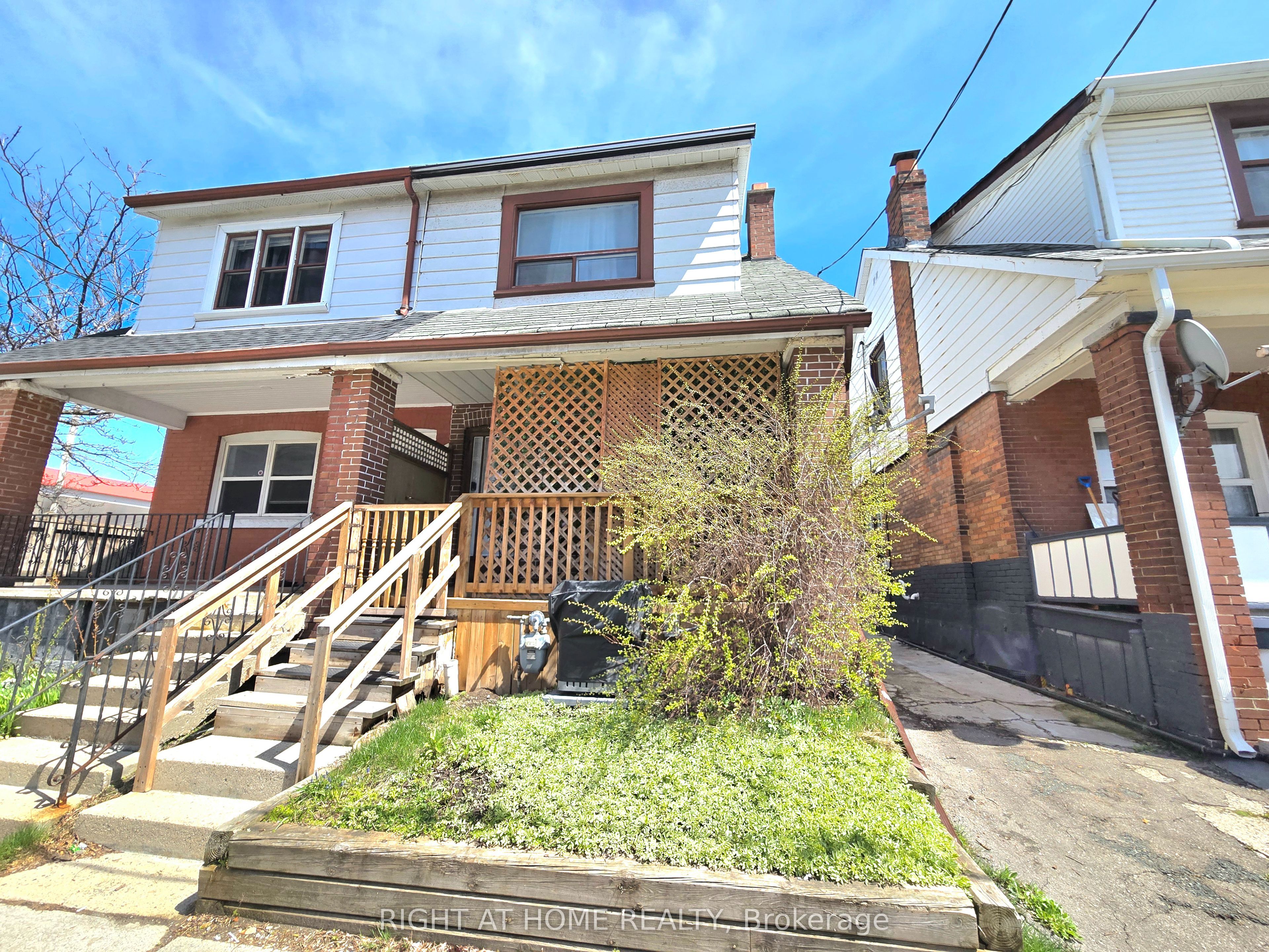 633 Greenwood Avenue, Toronto, ON M4J 4B1