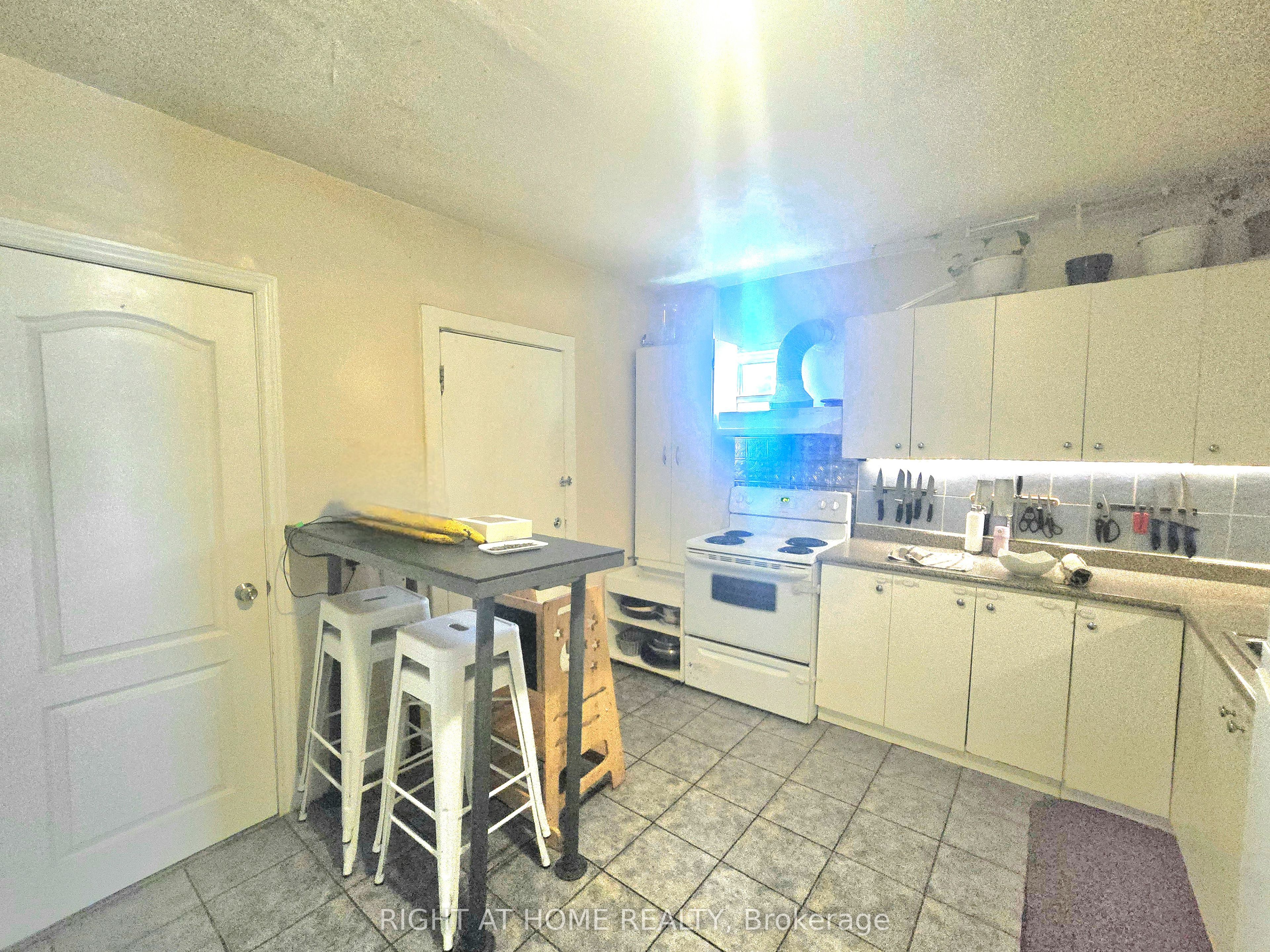 633 Greenwood Avenue, Toronto, ON M4J 4B1 photo 5