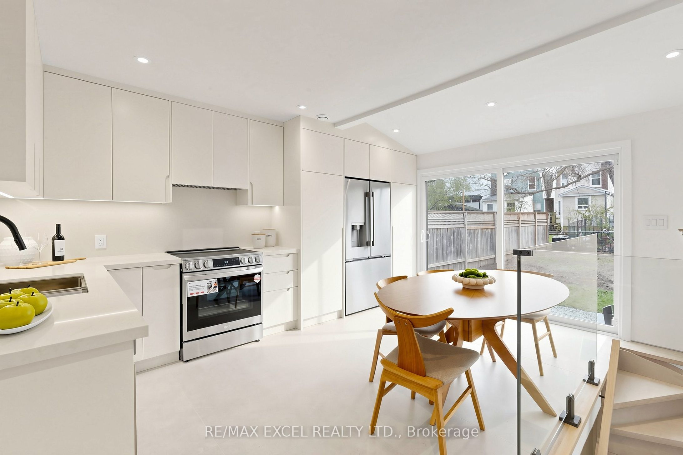 227 Donlands Avenue, Toronto, ON M4J 3P9 photo 4