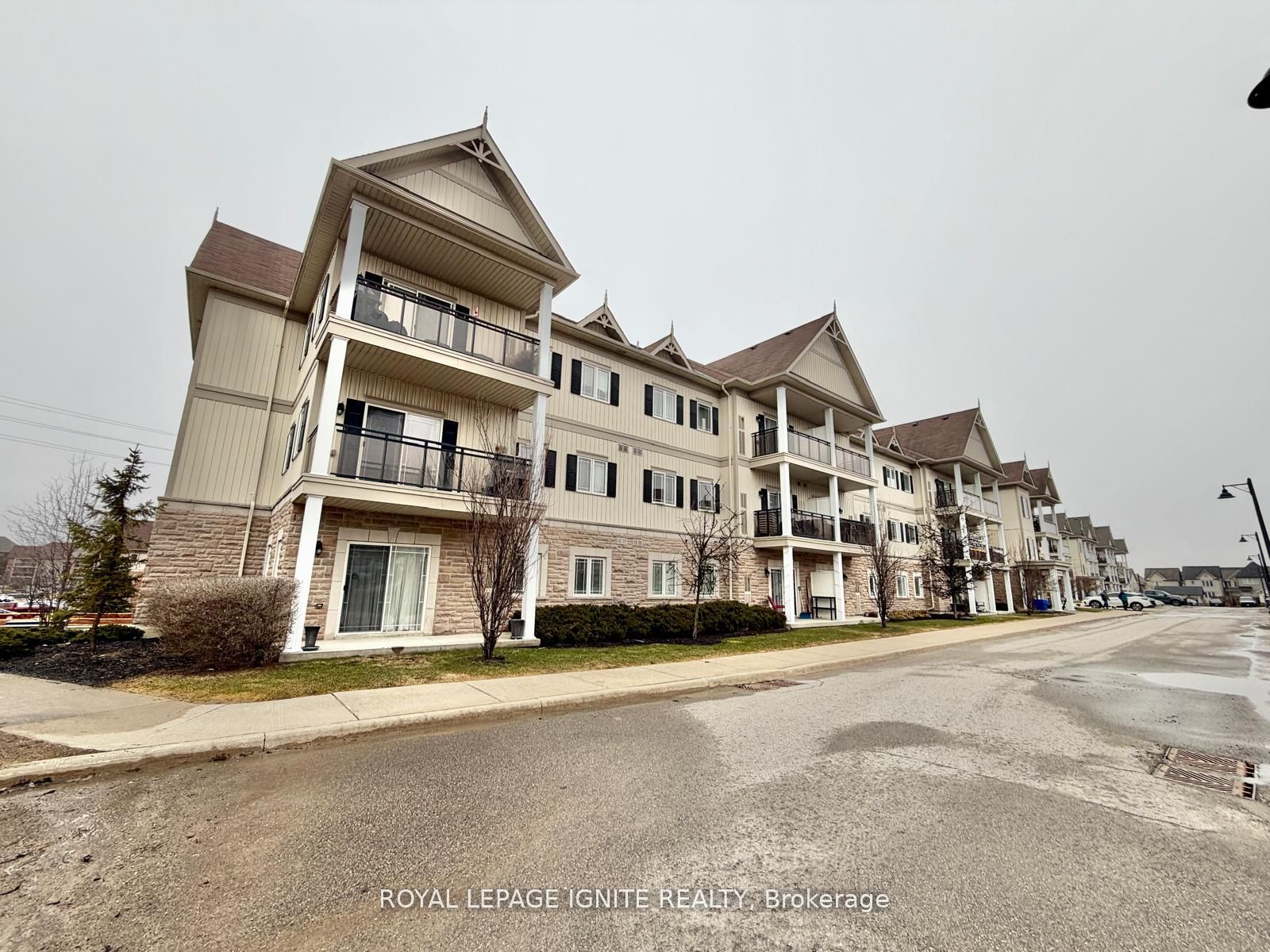 5 Sidney Lane 302, Clarington, ON L1C 0N6