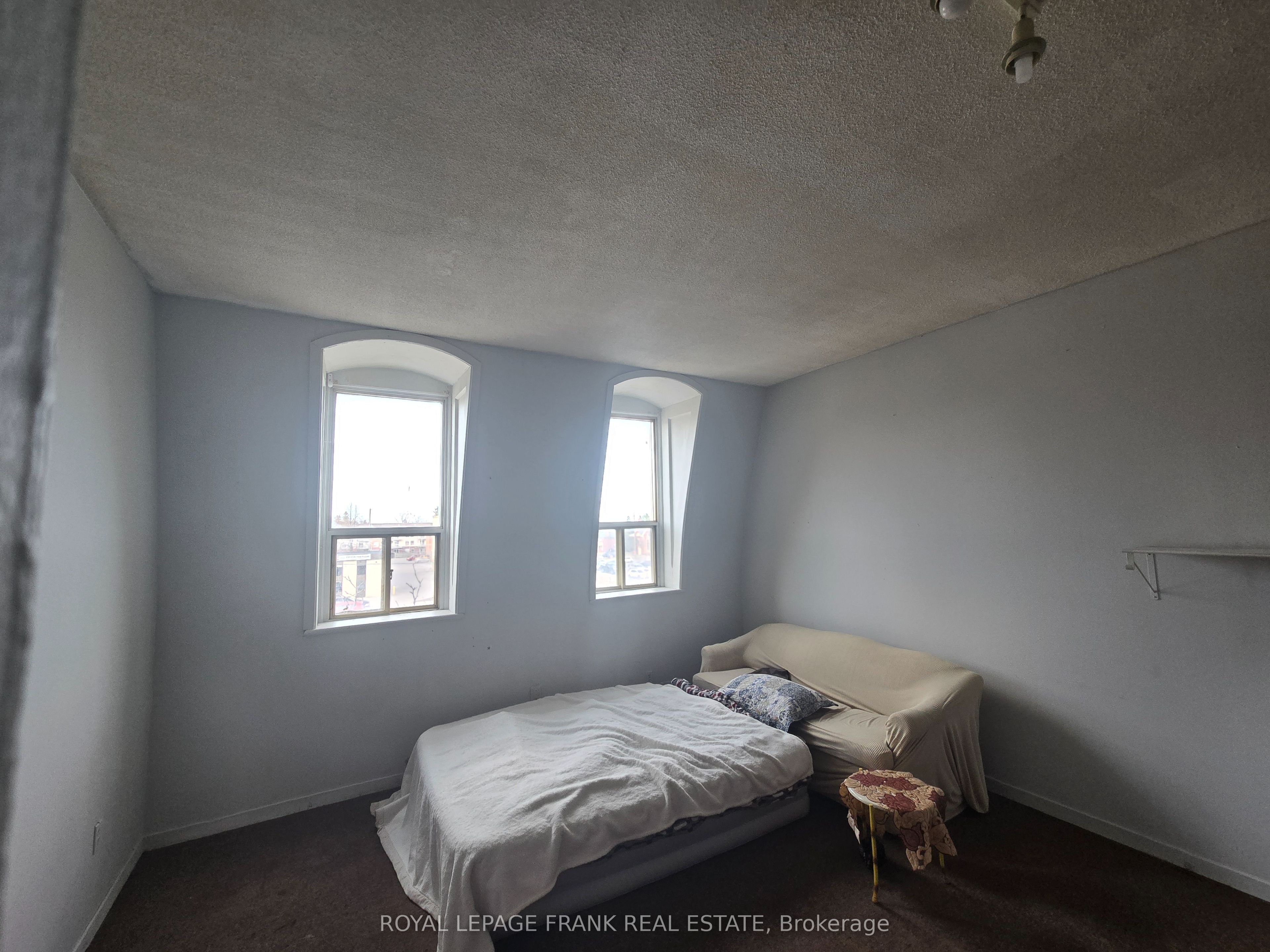15 King Street E Apartment #5, Clarington, ON L1C 1N1 photo 2