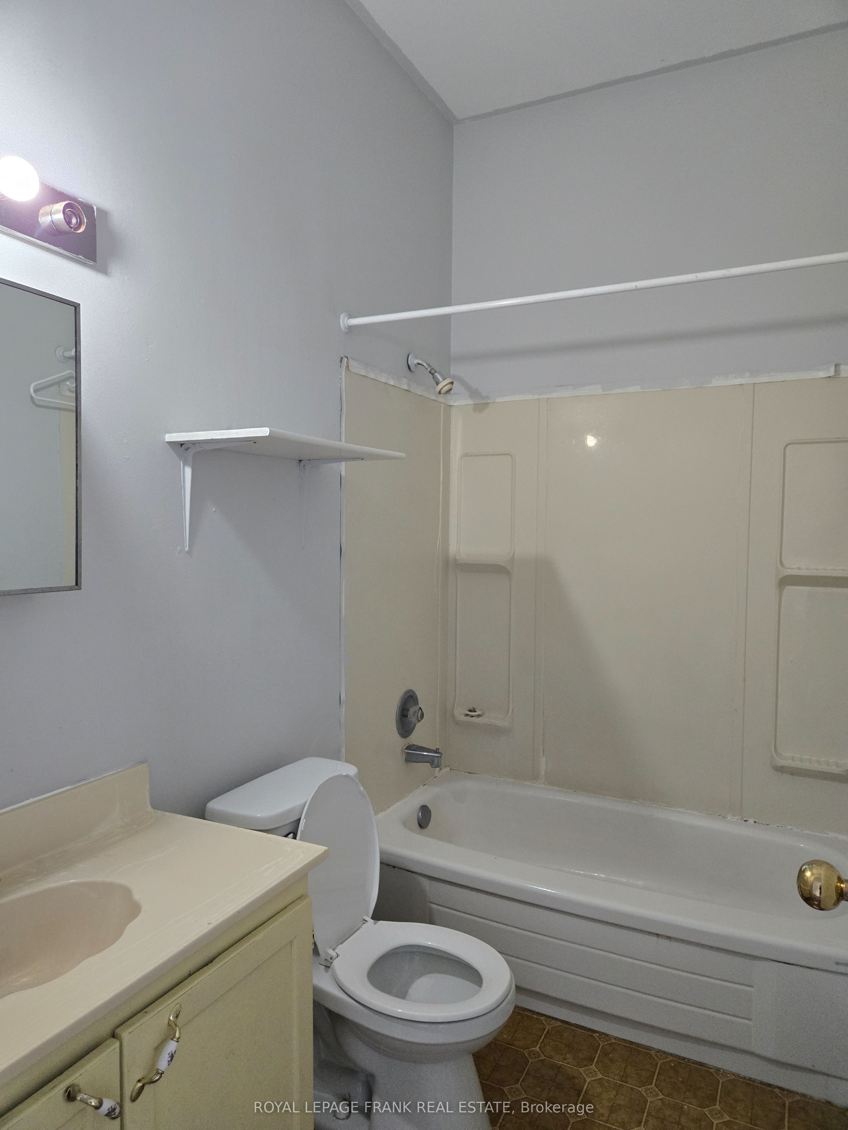 15 King Street E Apartment #5, Clarington, ON L1C 1N1 photo 3