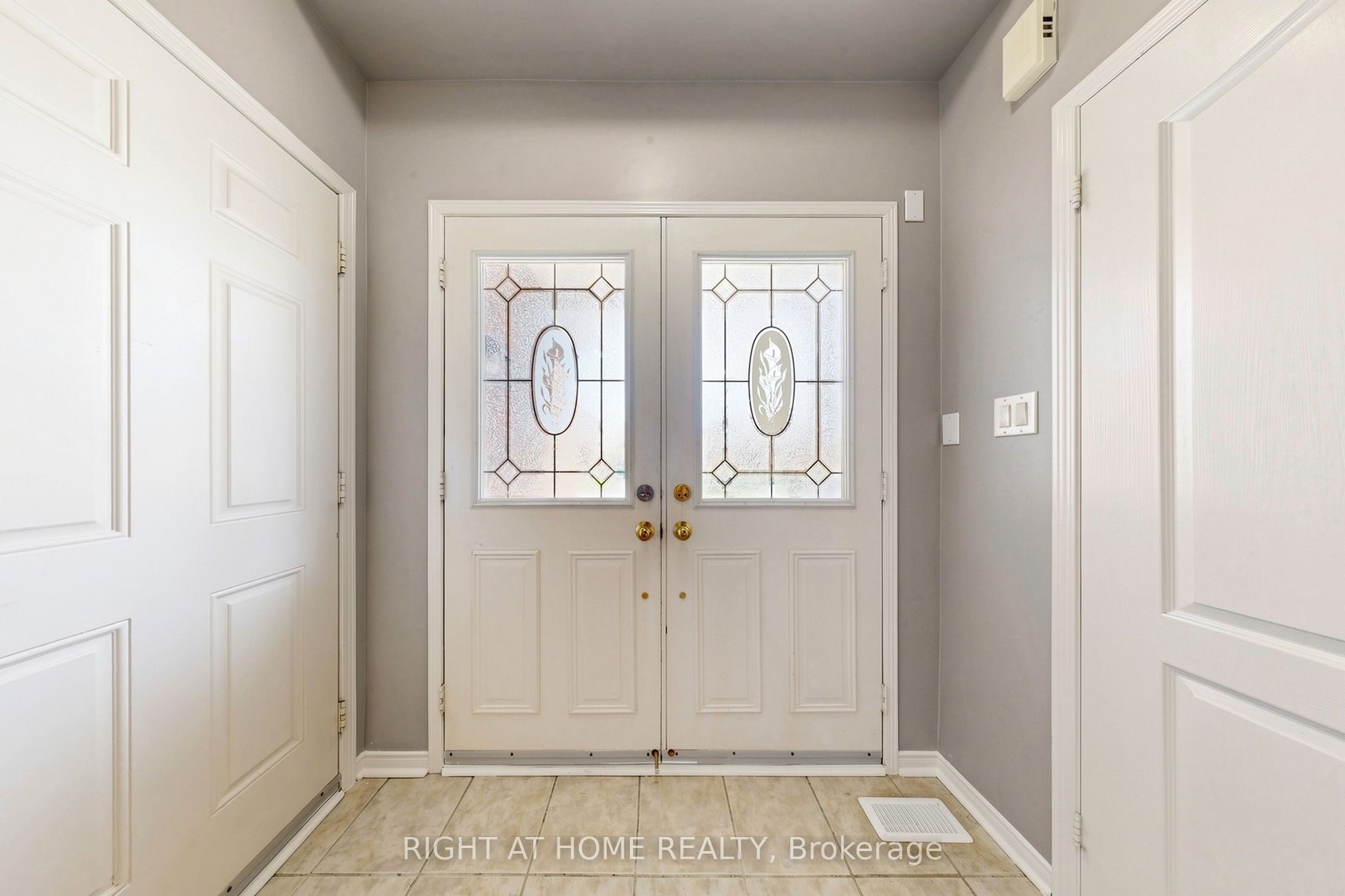 648 Blackwood Boulevard, Oshawa, ON L1K 0G7 photo 4