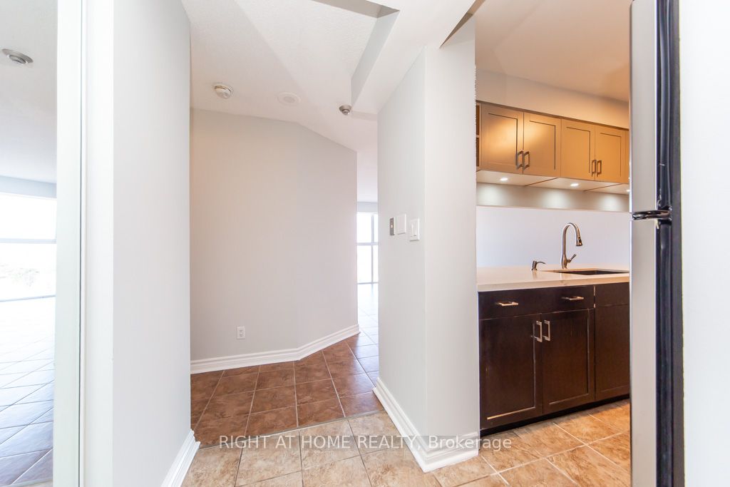 90 Dale Avenue 803, Toronto, ON M1J 3N4 photo 5