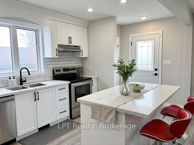 325 Baldwin Street, Oshawa, ON L1H 6H5 photo 2