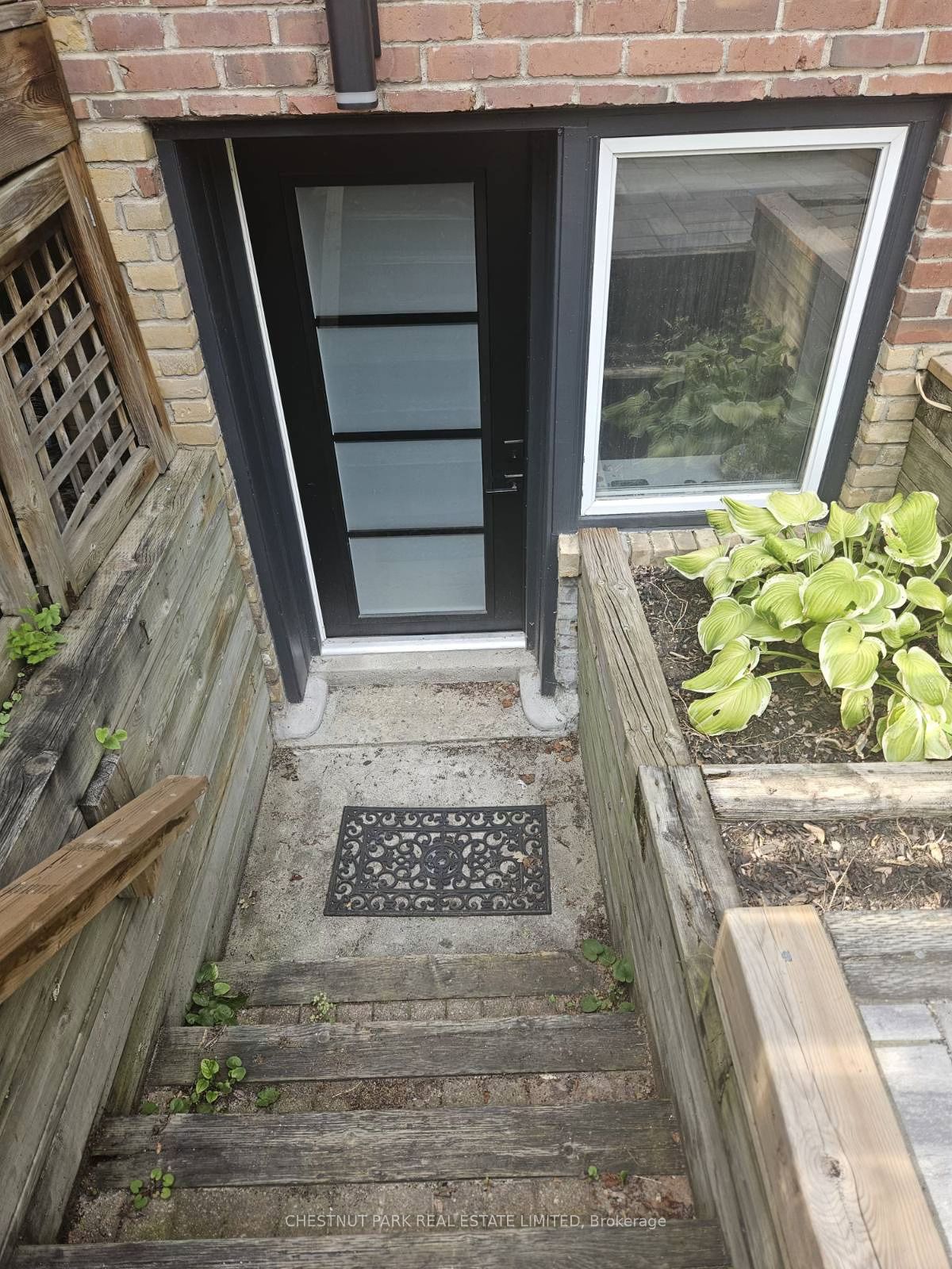 10 Wroxeter Avenue Lower, Toronto, ON M4K 1J6 photo 2