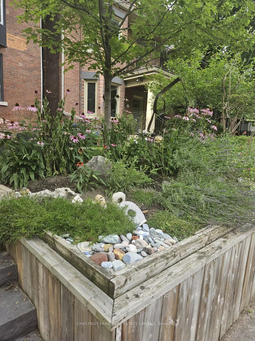 10 Wroxeter Avenue Lower, Toronto, ON M4K 1J6 photo 3