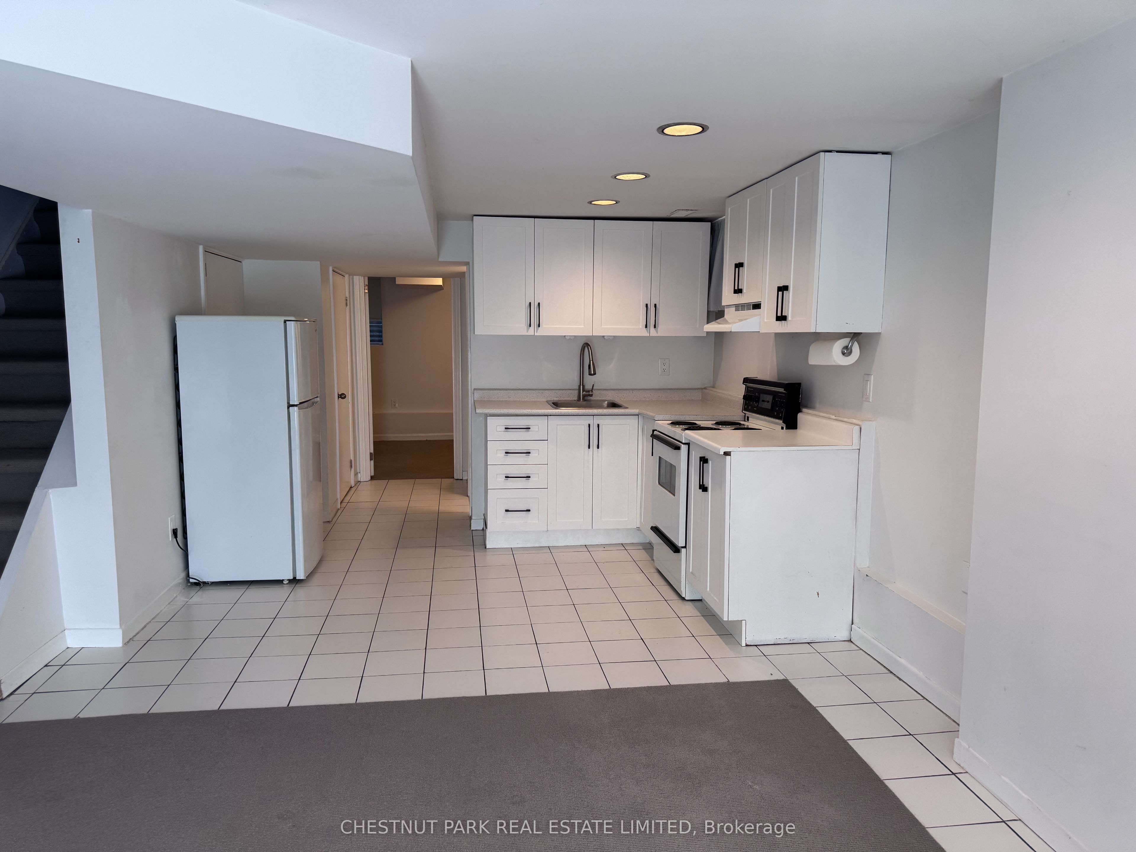 10 Wroxeter Avenue Lower, Toronto, ON M4K 1J6 photo 5