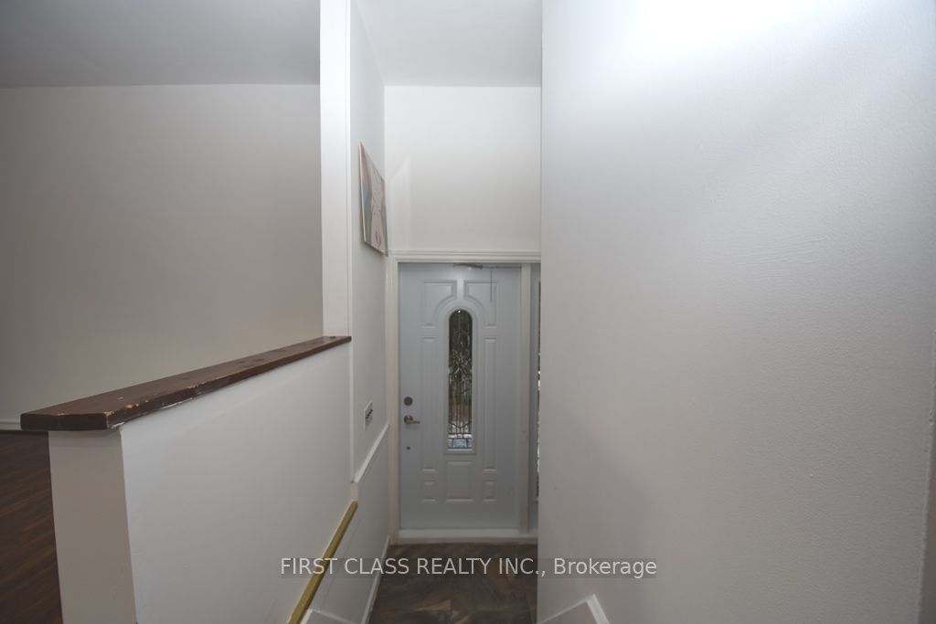 87 Vauxhall Drive, Toronto, ON M1P 1R1 photo 2