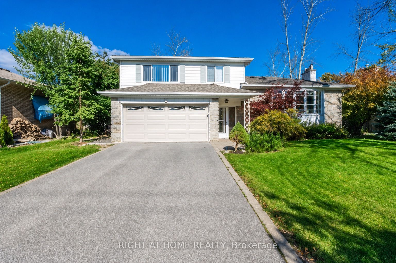 Upper 164 Guildwood Parkway, Toronto, ON M1E 1P4