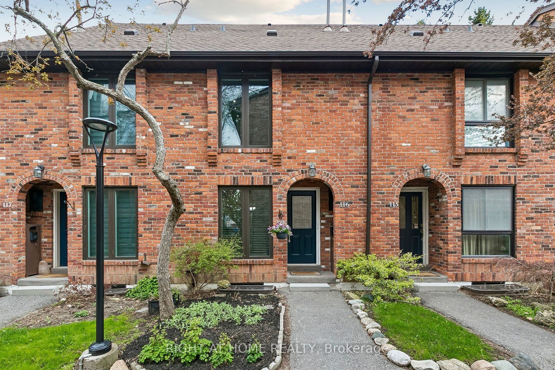26 Livingston Road 116, Toronto, ON M1E 4S4