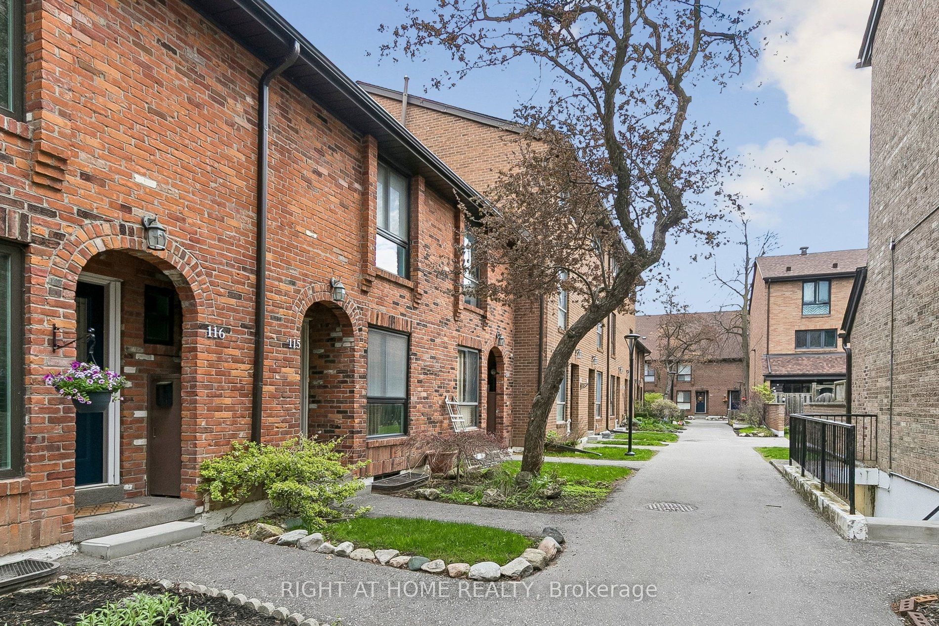 26 Livingston Road 116, Toronto, ON M1E 4S4 photo 2