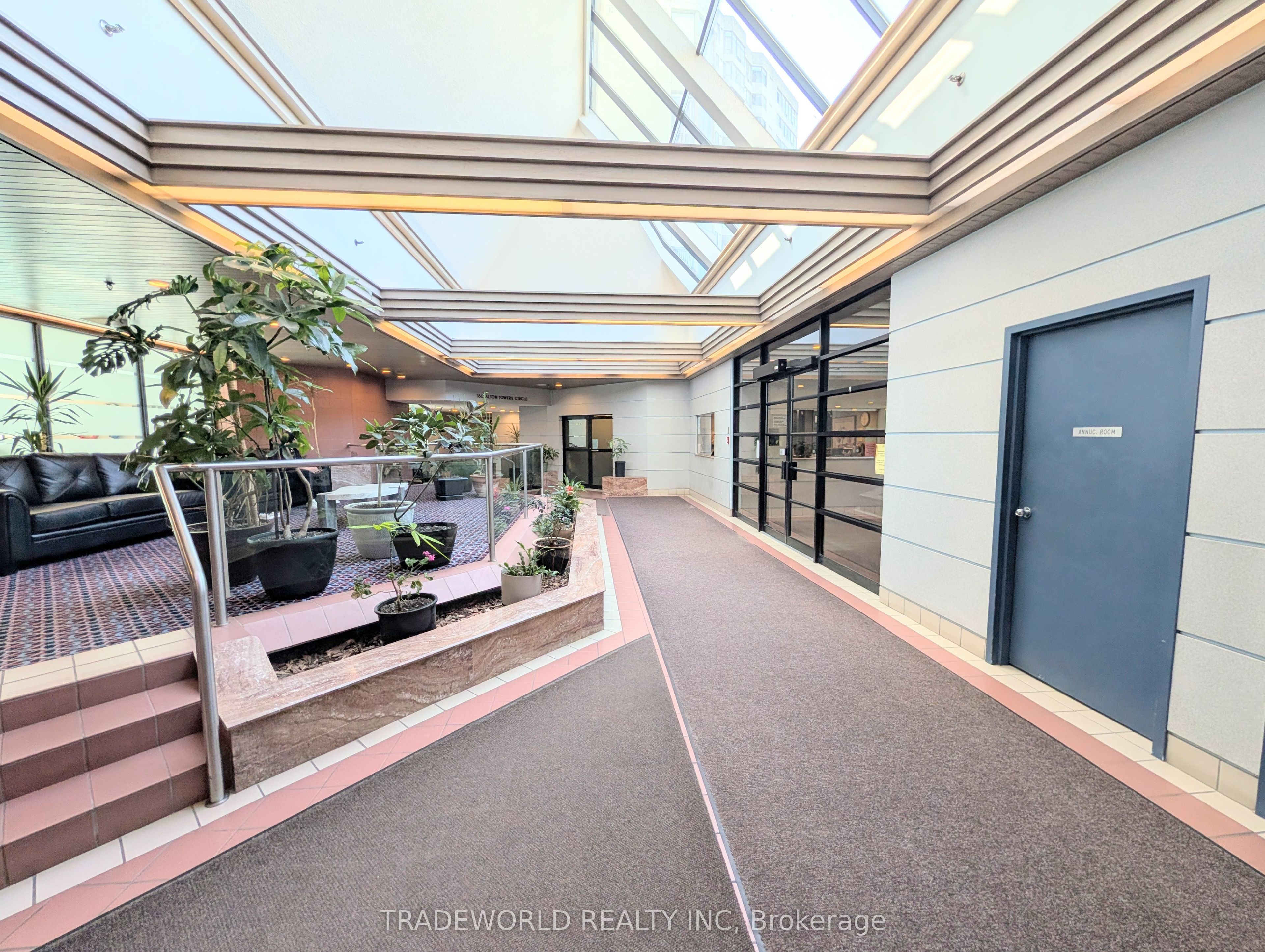 150 Alton Towers Circle 405, Toronto, ON M1V 4X7 photo 4