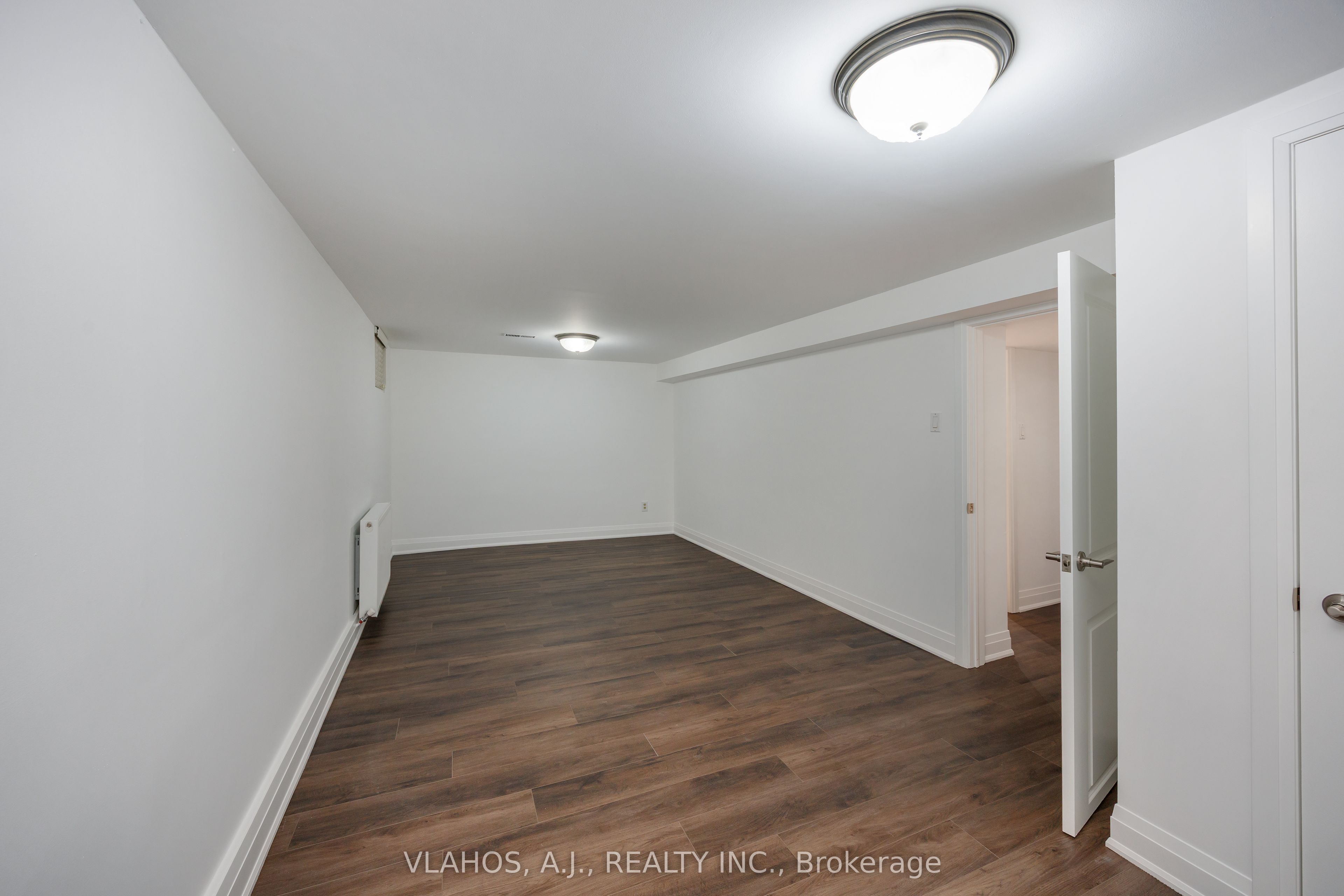 19 Bainhart Crescent, Toronto, ON M1H 2R4 photo 4